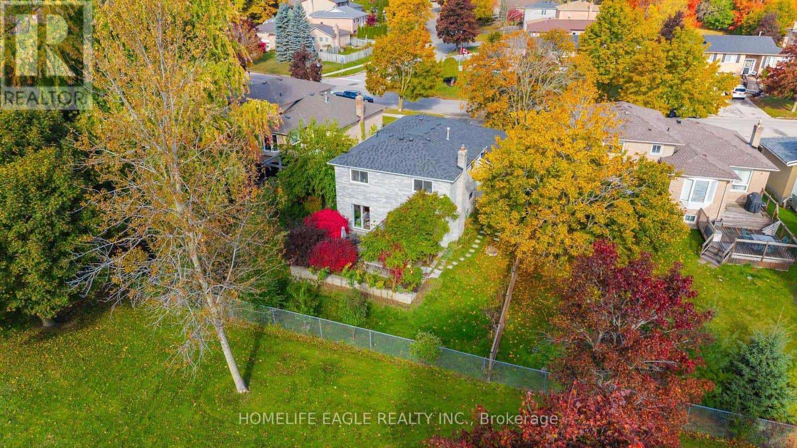 17 BECKETT AVENUE — East Gwillimbury (Holland Landing), Ontario - Photo 2 of 19