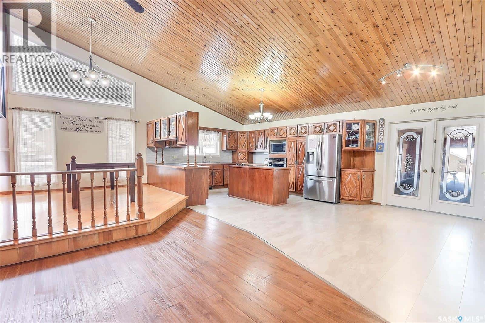 3082 Sherman DRIVE — Prince Albert, Saskatchewan - Photo 4 of 33