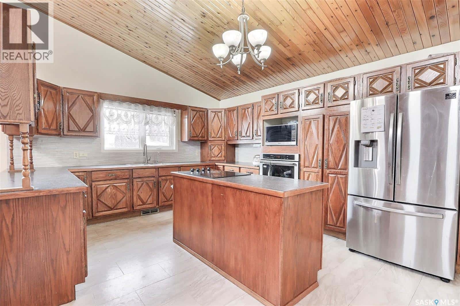 3082 Sherman DRIVE — Prince Albert, Saskatchewan - Photo 5 of 33