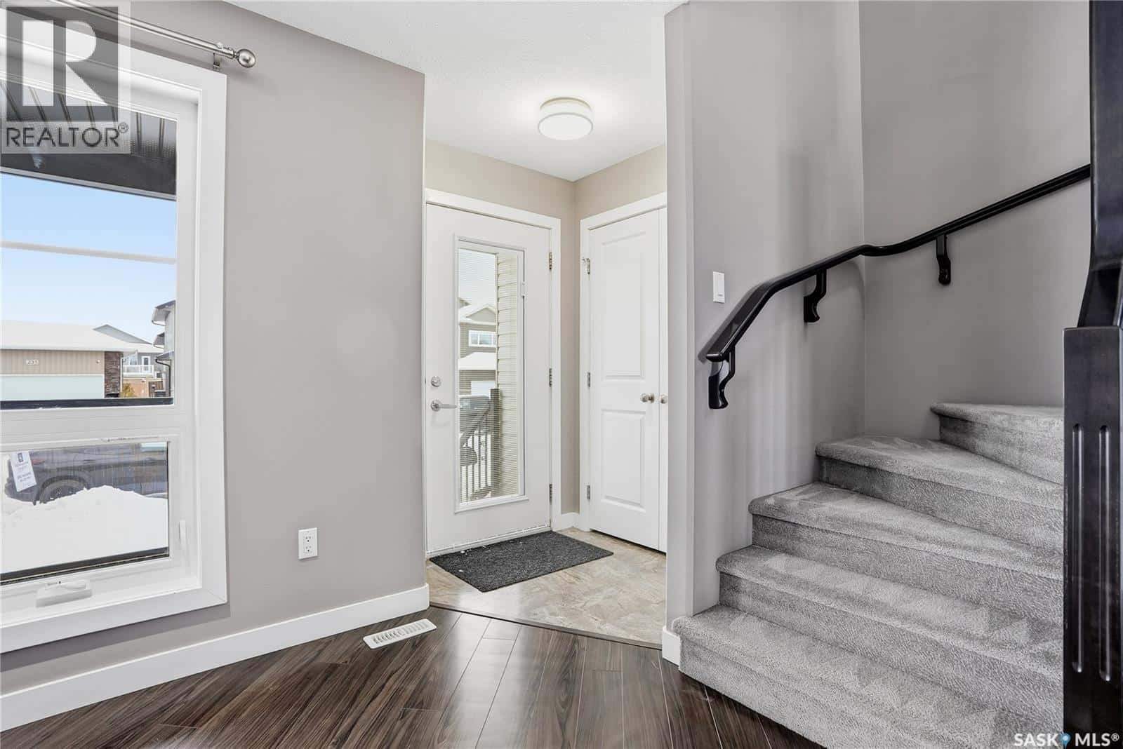 242 Kloppenburg WAY — Saskatoon, Saskatchewan - Photo 3 of 46