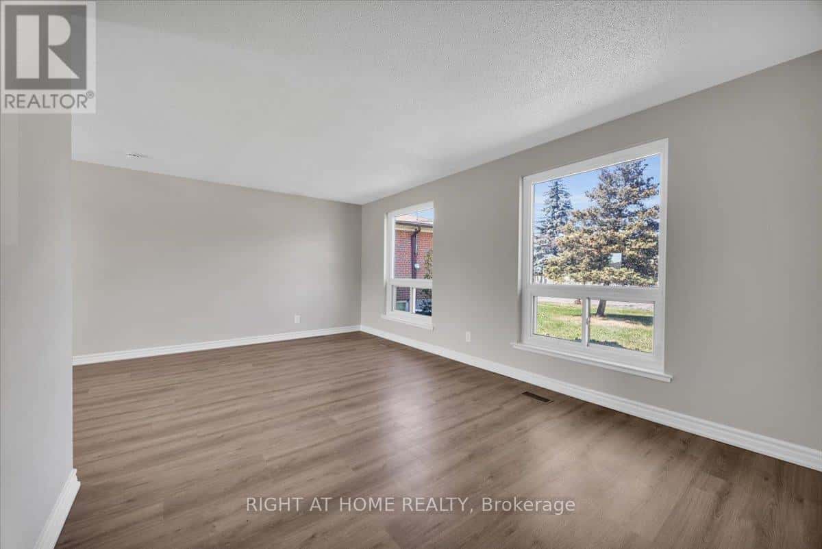 27 VILLATA GARDENS — Toronto (York University Heights), Ontario - Photo 5 of 23