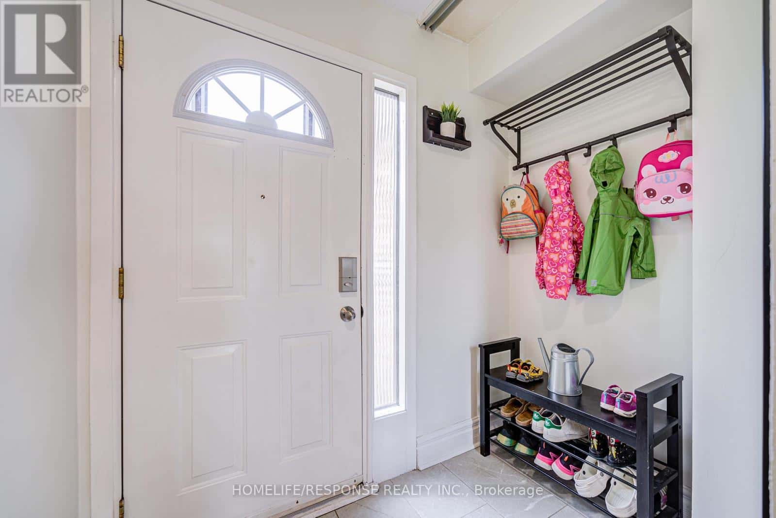 21 DAWSON CRESCENT — Brampton (Brampton North), Ontario - Photo 2 of 36