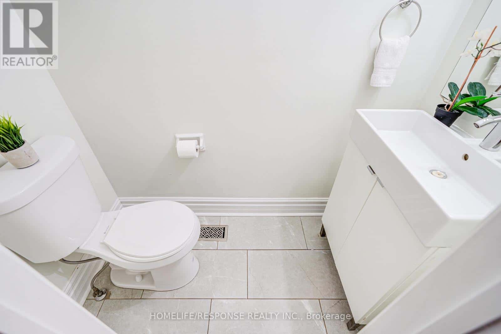 21 DAWSON CRESCENT — Brampton (Brampton North), Ontario - Photo 4 of 36