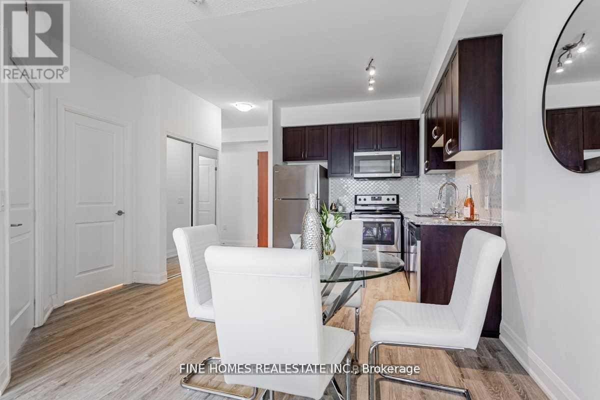 514 - 2800 KEELE STREET — Toronto (Downsview-Roding-CFB), Ontario - Photo 5 of 20