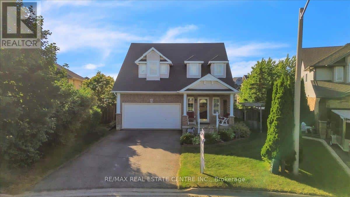 35 CAMERON COURT — Orangeville, Ontario - Photo 2 of 36
