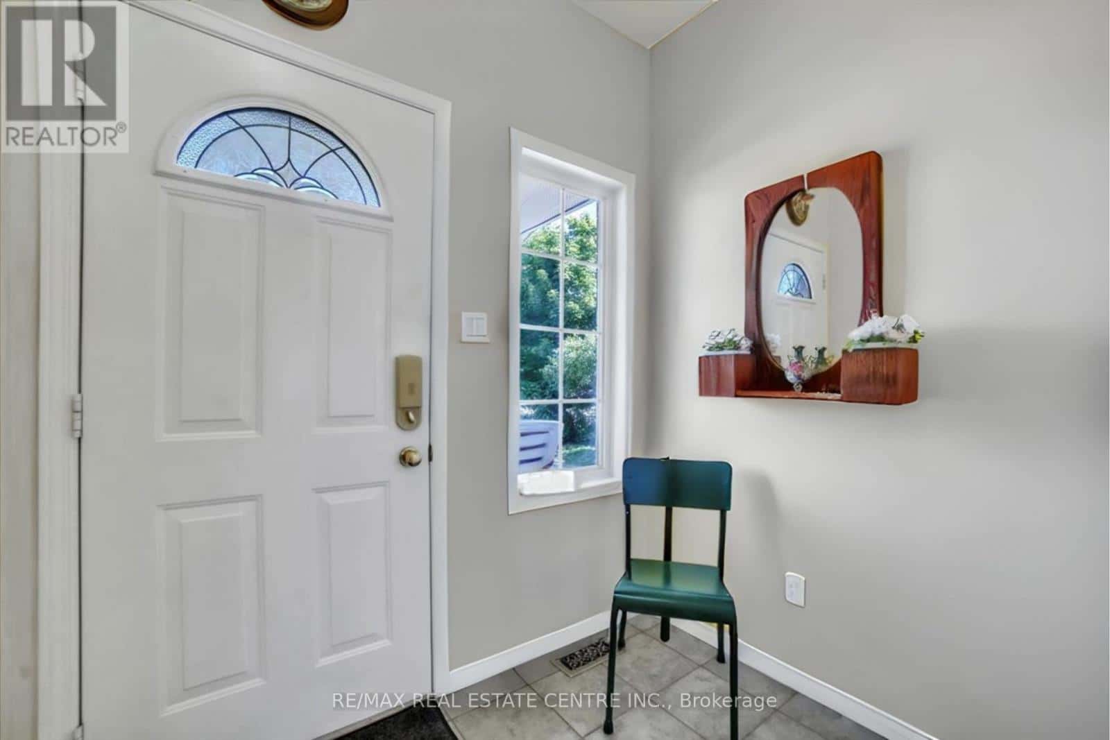 35 CAMERON COURT — Orangeville, Ontario - Photo 4 of 36