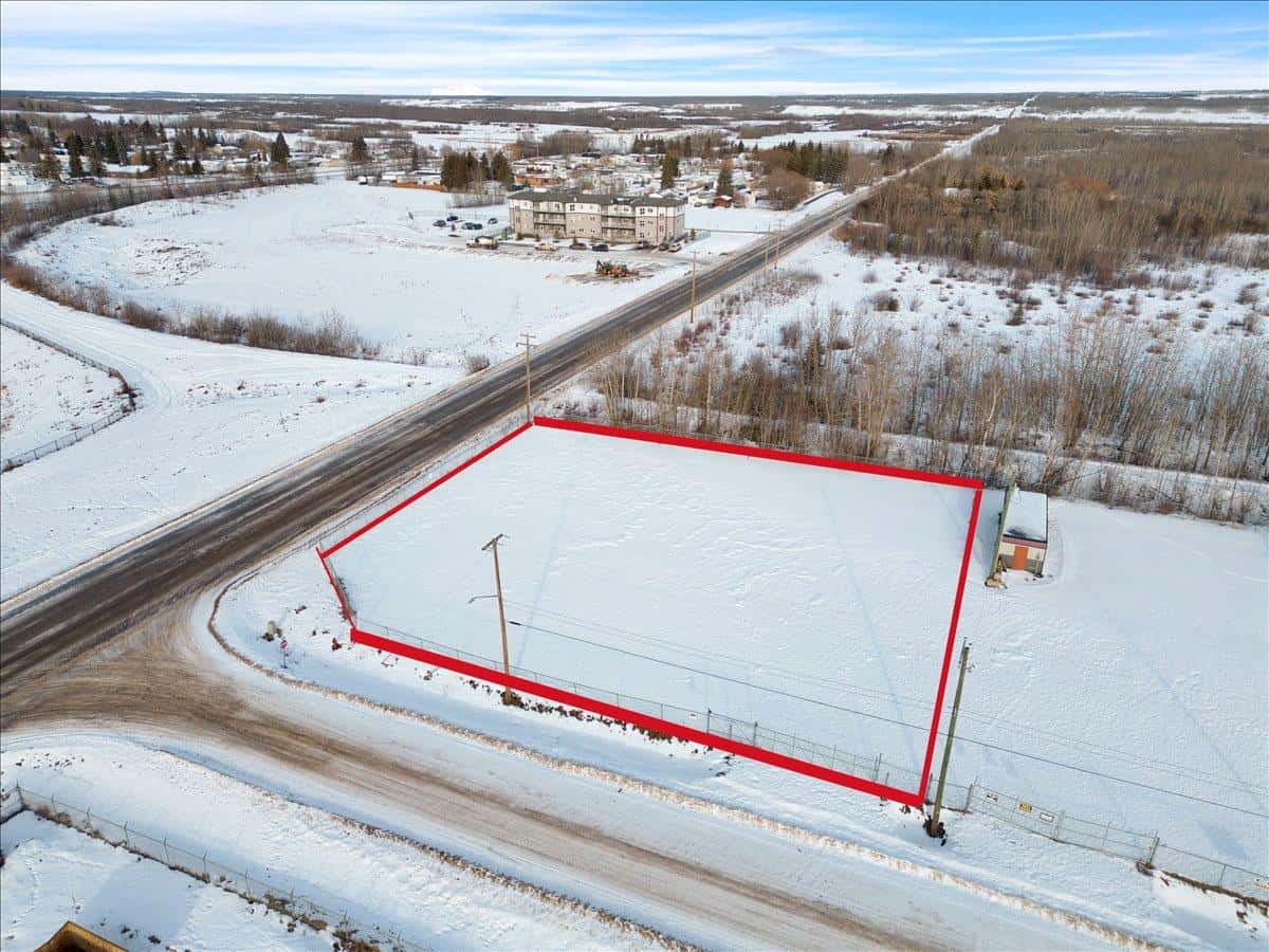 4402 51 Avenue — Redwater, Alberta - Photo 5 of 13