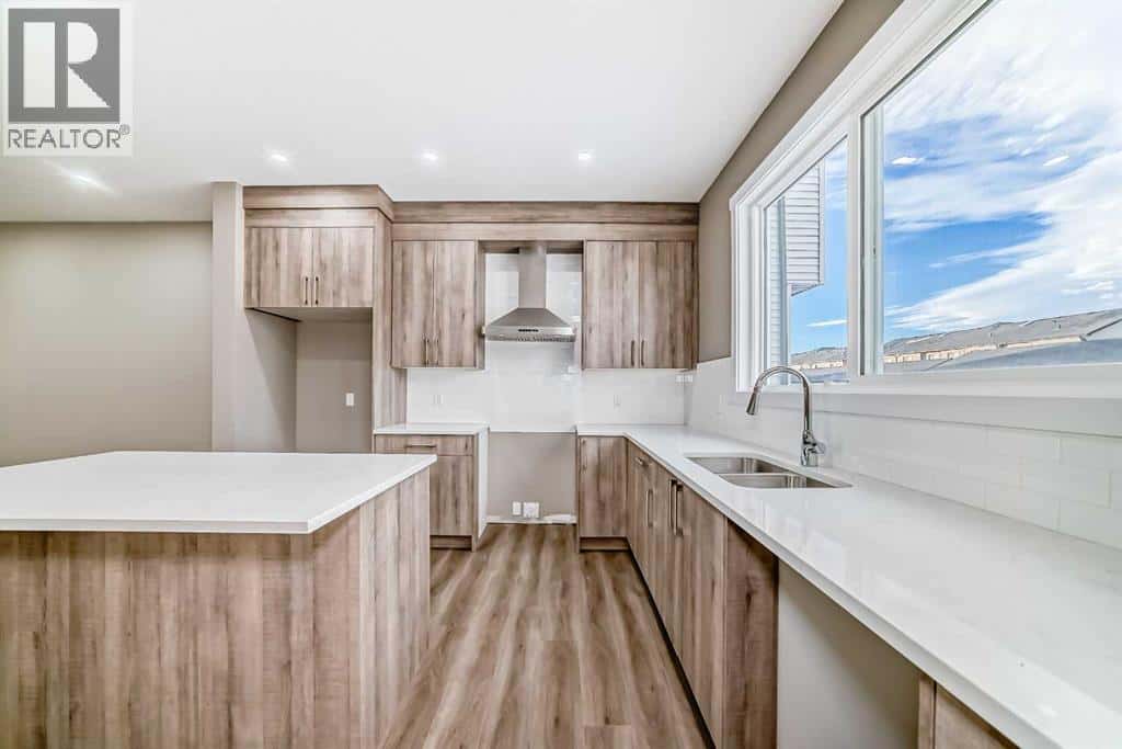 136 Belvedere Park SE — Calgary, Alberta - Photo 3 of 36