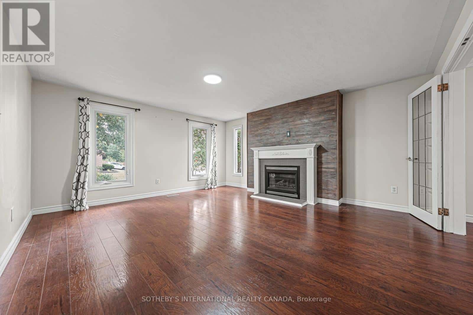 154 COVINGTON CRESCENT — Cambridge, Ontario - Photo 4 of 50