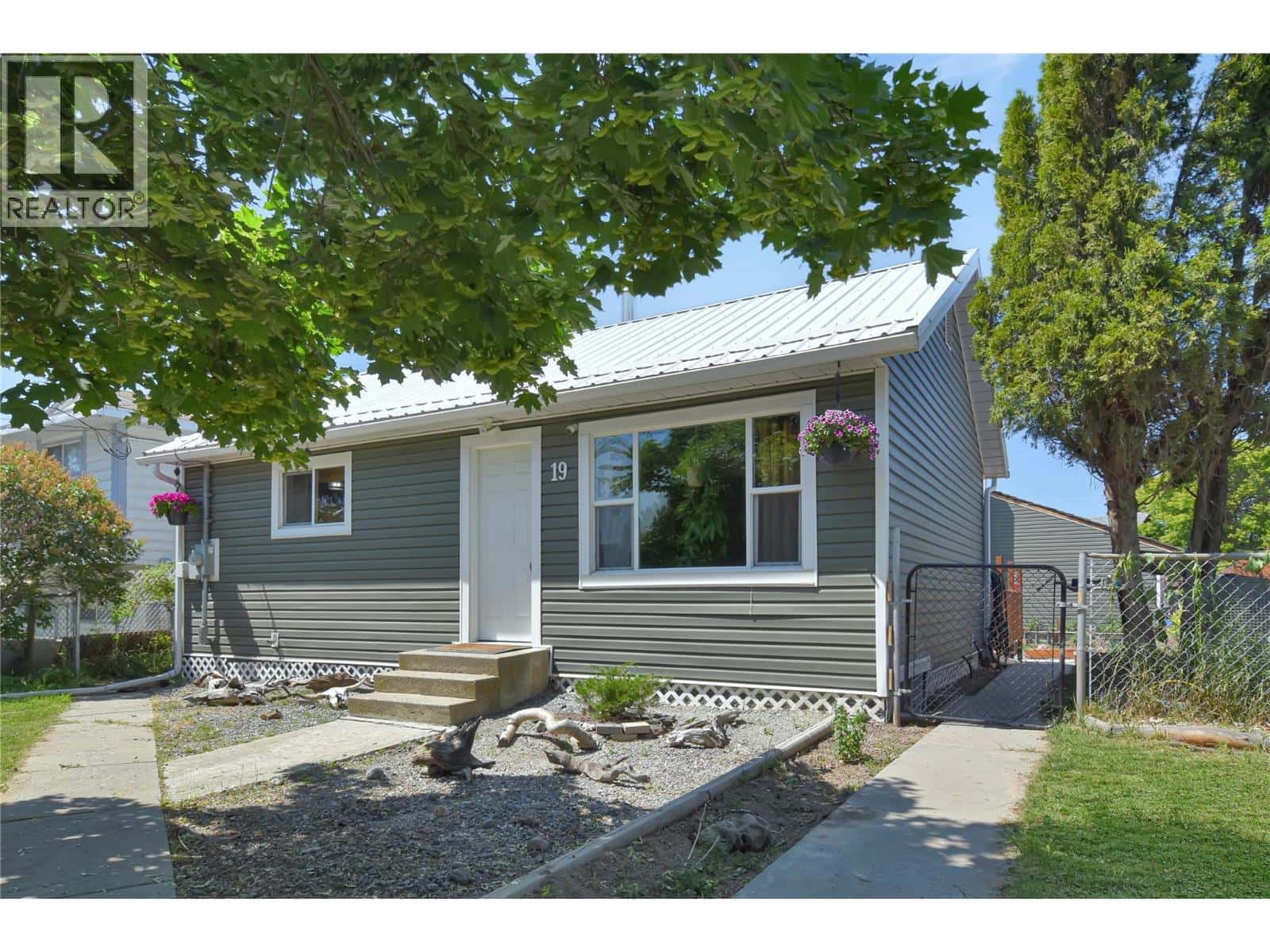 19 Wattsville Road — Cranbrook, British Columbia - Photo 2 of 42