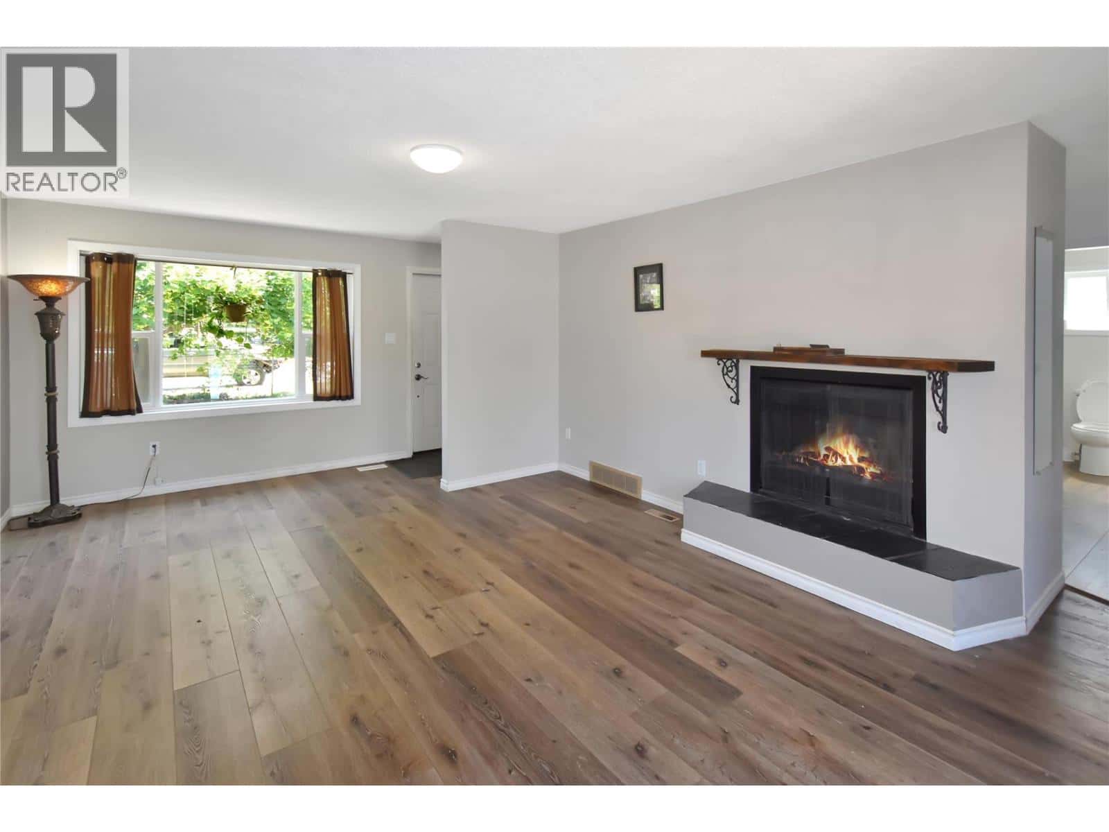 19 Wattsville Road — Cranbrook, British Columbia - Photo 4 of 42