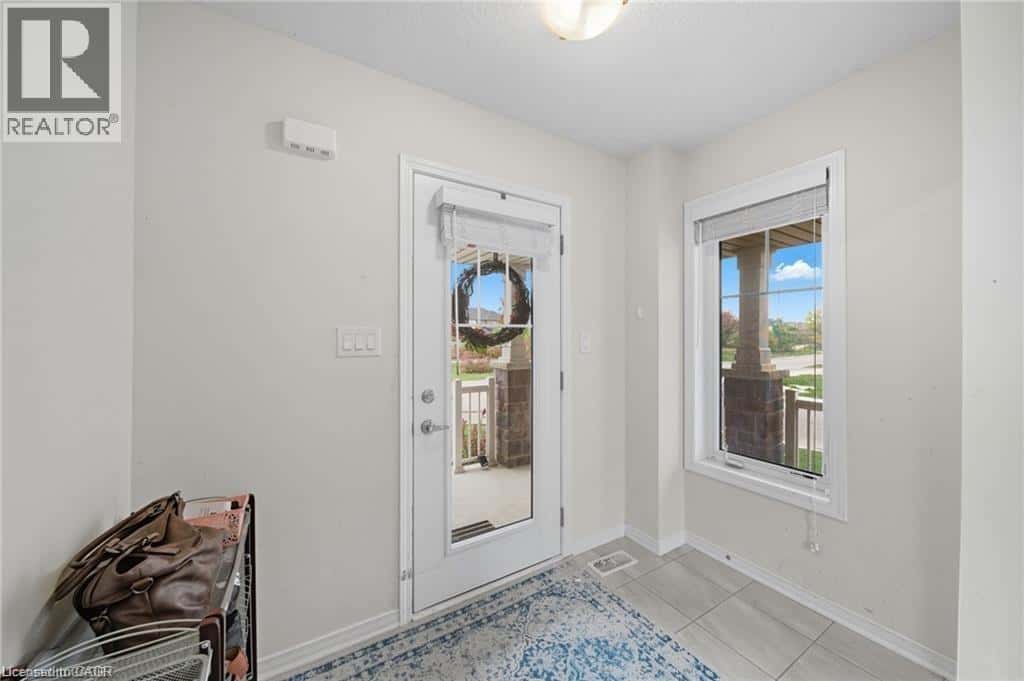 176 MACLACHLAN Avenue — Caledonia, Ontario - Photo 3 of 27