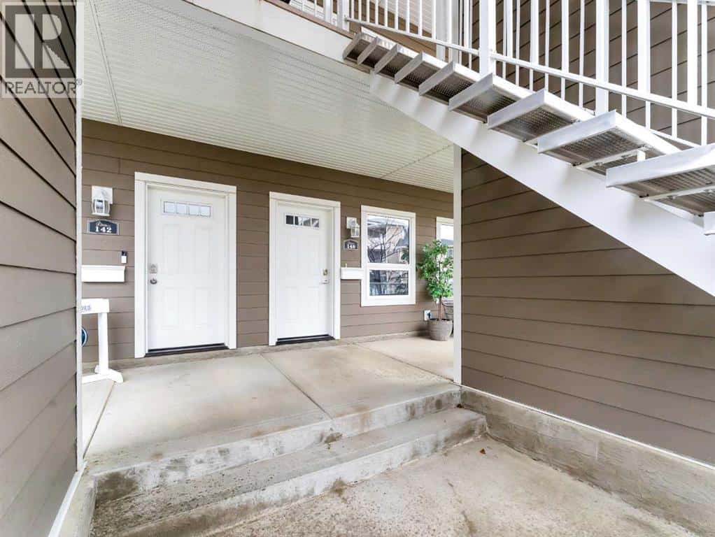 140 Southlands Pointe SE — Medicine Hat, Alberta - Photo 4 of 29