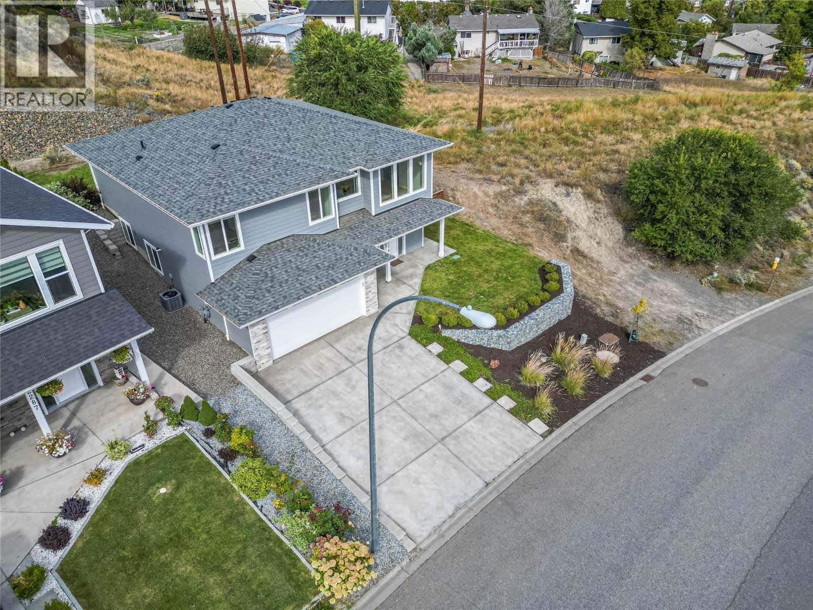 2289 GRASSLANDS Boulevard — Kamloops, British Columbia - Photo 3 of 57