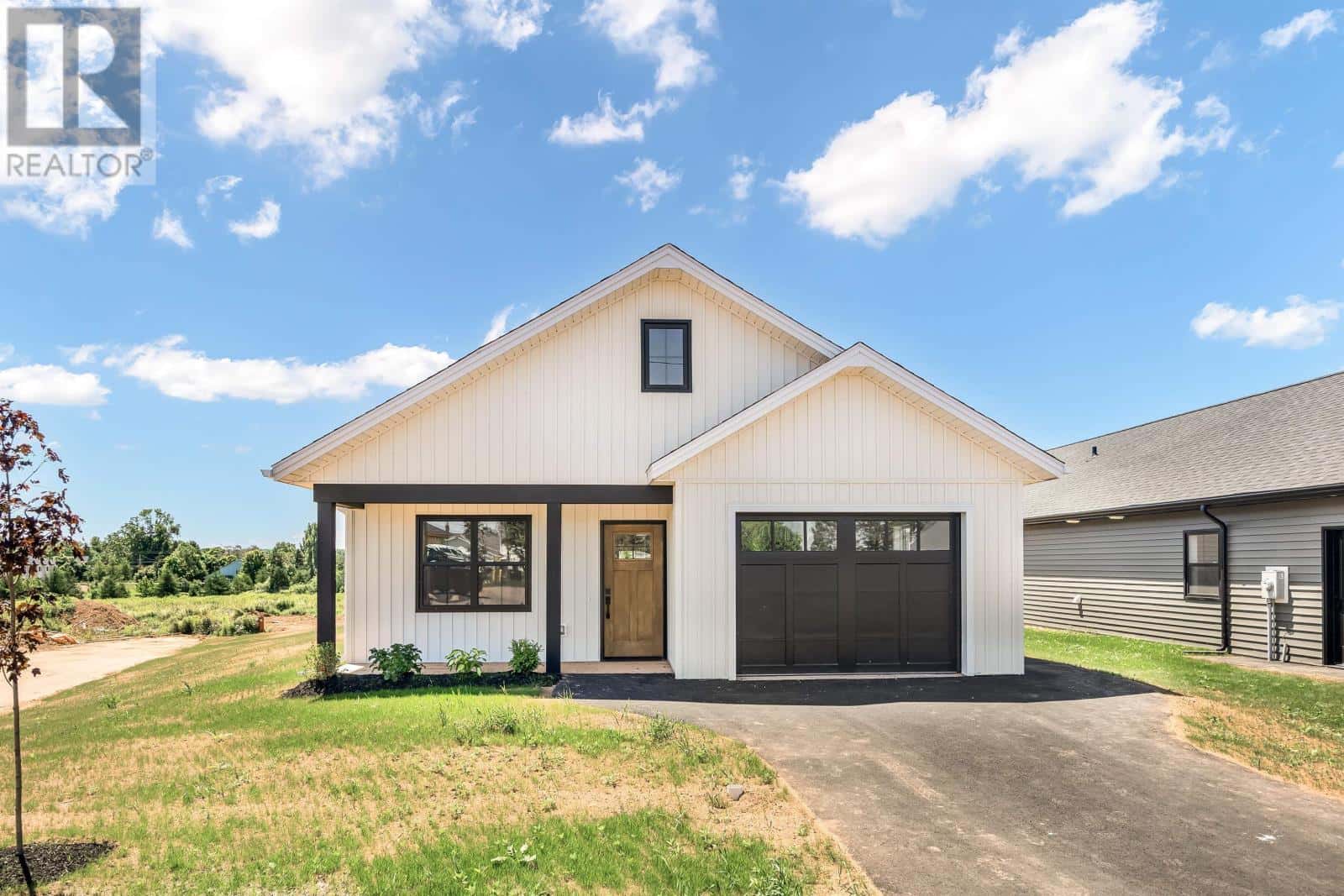 36 Reddin Heights — Stratford, Prince Edward Island - Photo 2 of 32