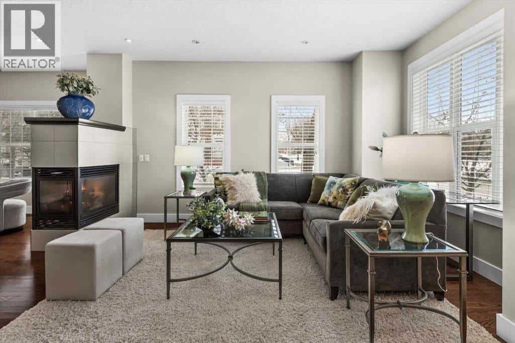 2833 Dallaire Avenue SW — Calgary, Alberta - Photo 3 of 47