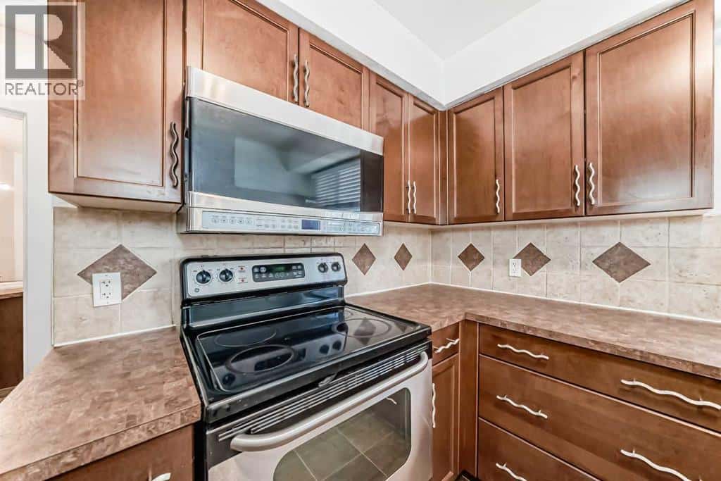 3715 14 Street NW — Calgary, Alberta - Photo 2 of 21