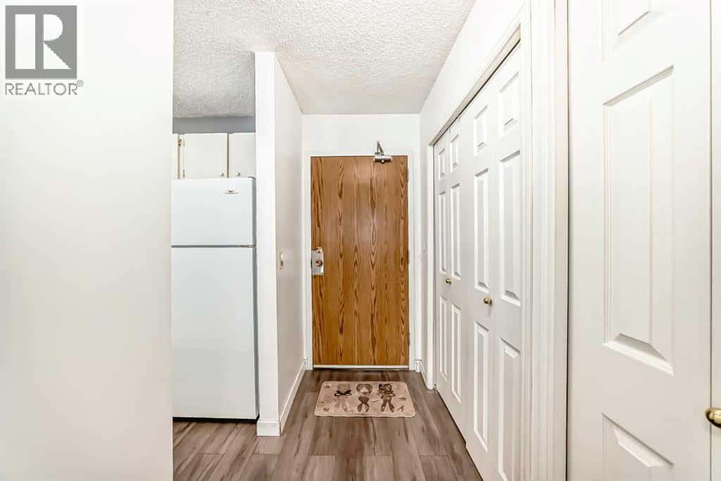 101, 3606 Erlton Court SW — Calgary, Alberta - Photo 3 of 28