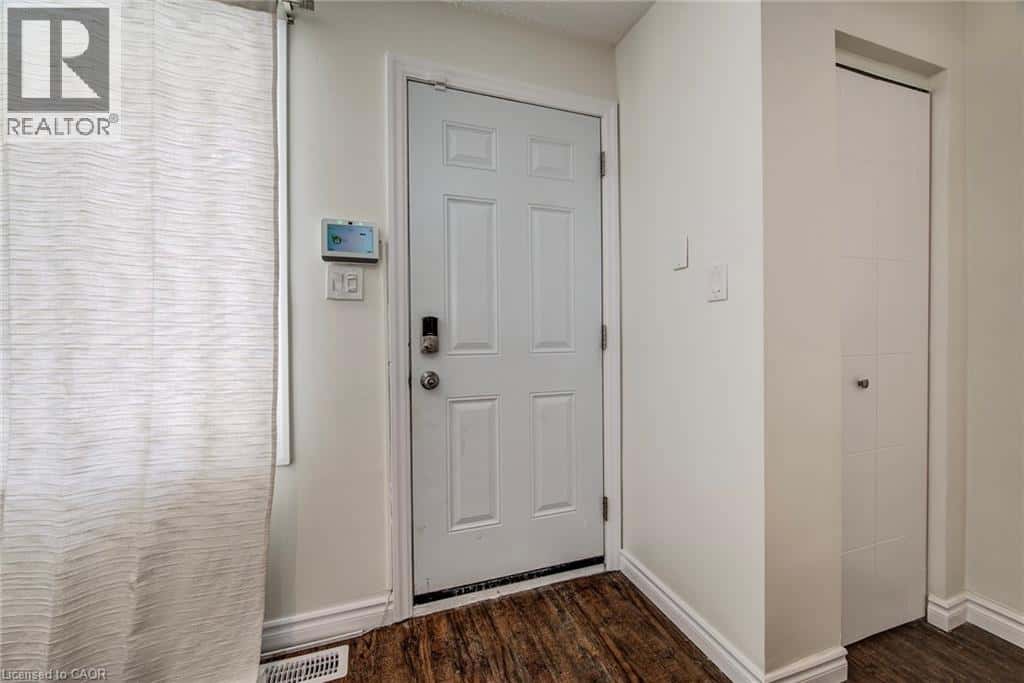 164 JANSEN Avenue Unit# 15 — Kitchener, Ontario - Photo 5 of 40