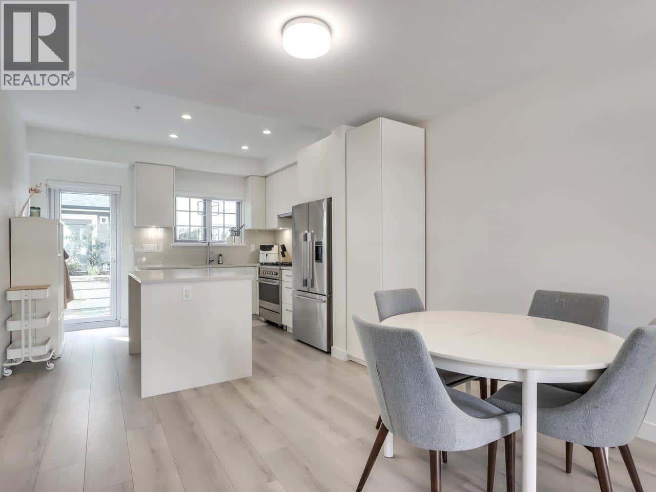 114 678 FAIRVIEW STREET — Coquitlam, British Columbia - Photo 4 of 33