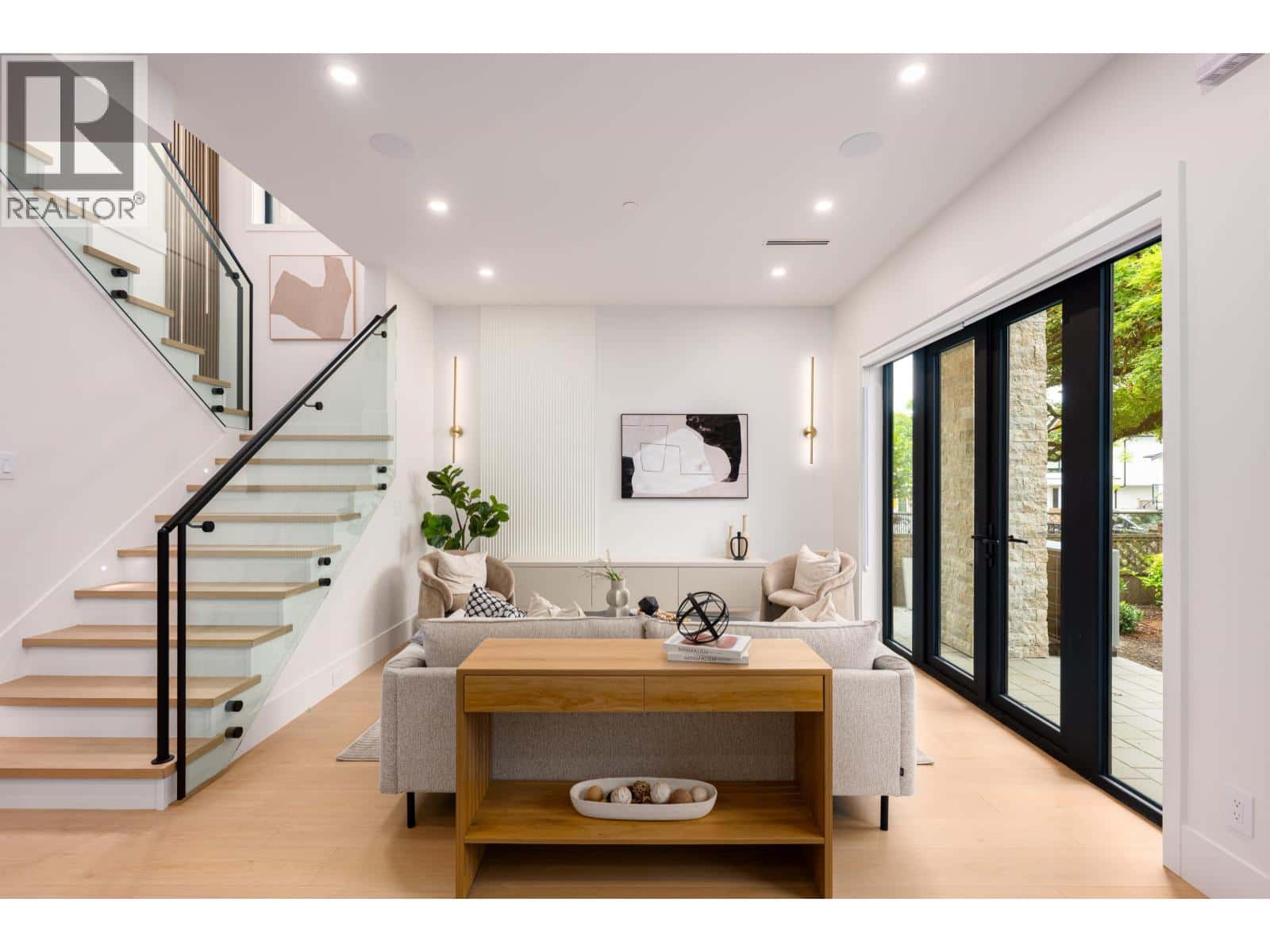 2 3466 FRANKLIN STREET — Vancouver, British Columbia - Photo 2 of 29