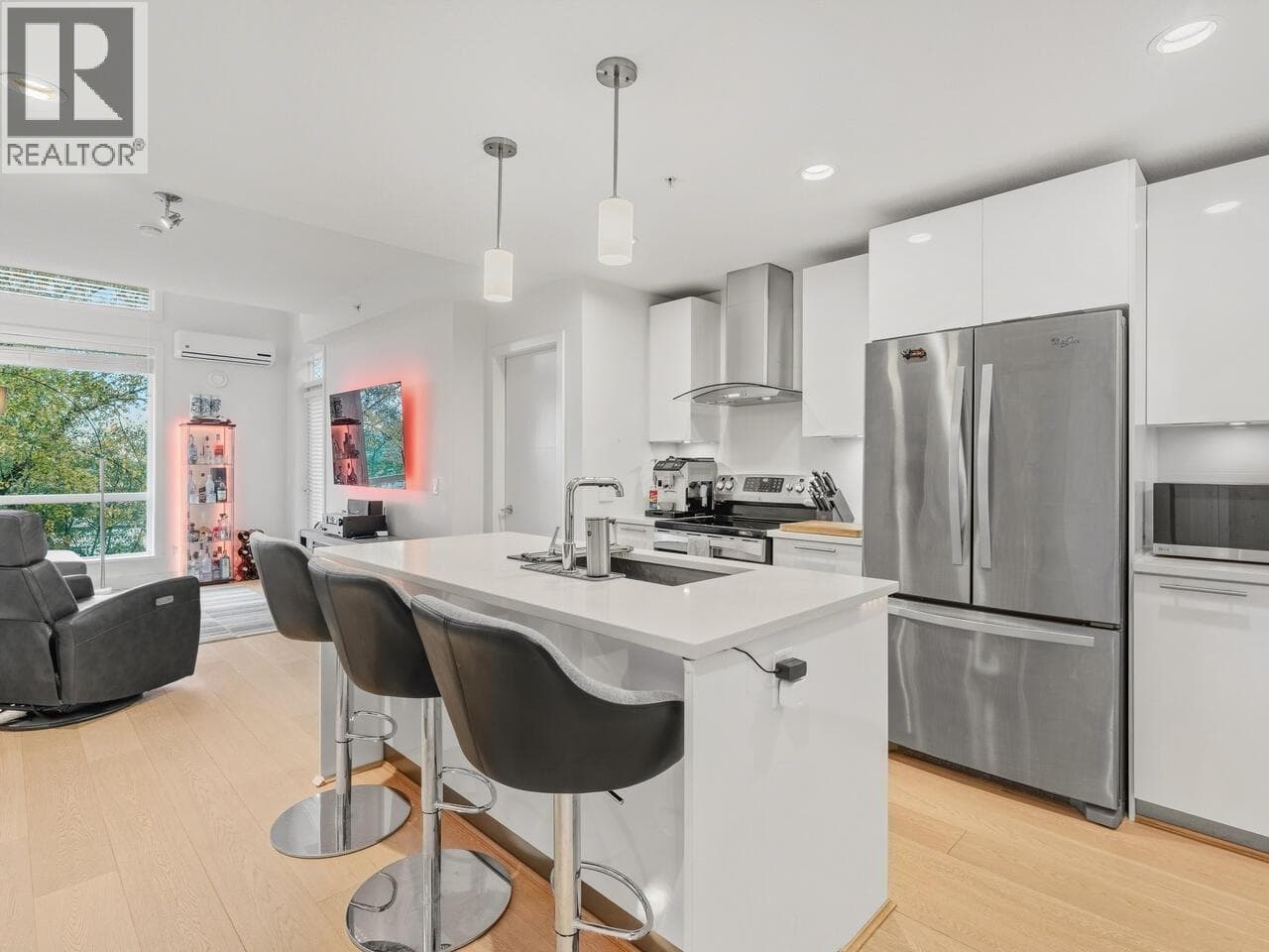 628 723 W 3RD STREET — North Vancouver, British Columbia - Main photo