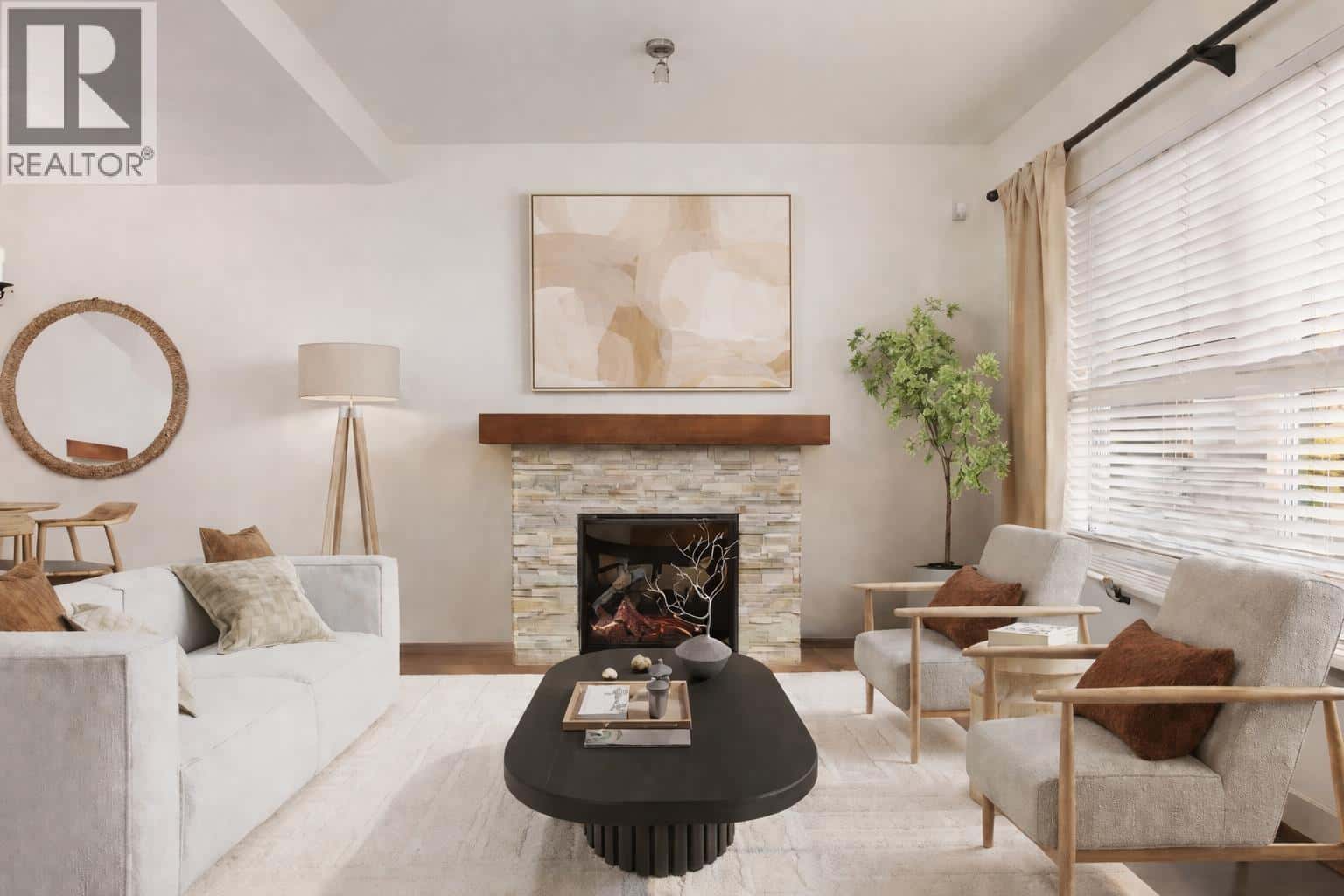 4 307 E 15TH STREET — North Vancouver, British Columbia - Photo 2 of 24