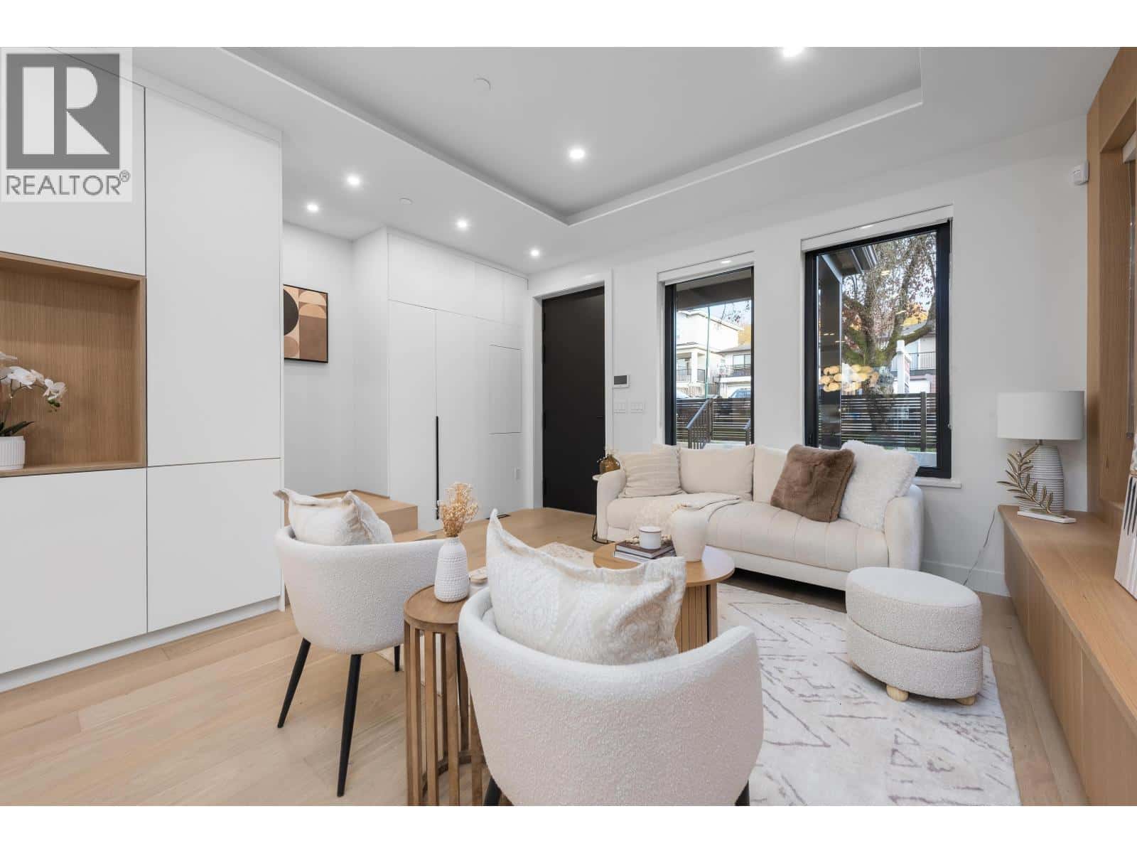 1 4889 MOSS STREET — Vancouver, British Columbia - Photo 4 of 40