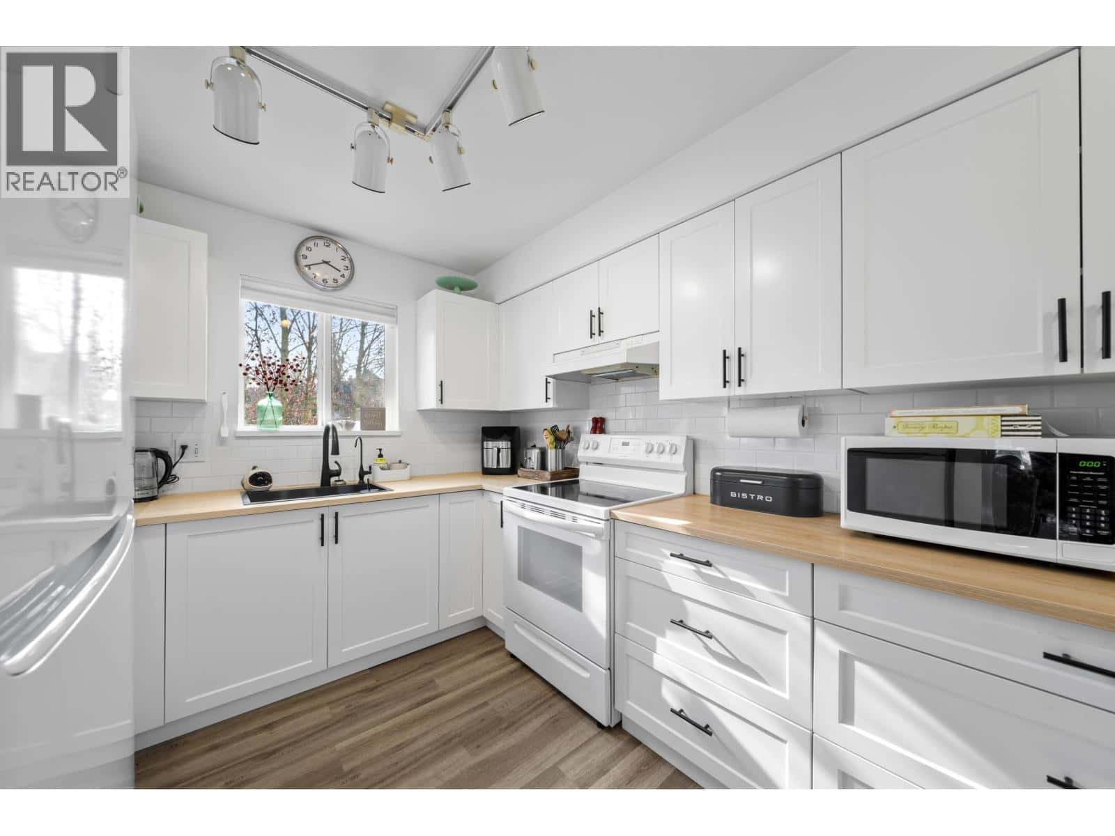 309 2620 JANE STREET — Port Coquitlam, British Columbia - Photo 5 of 35