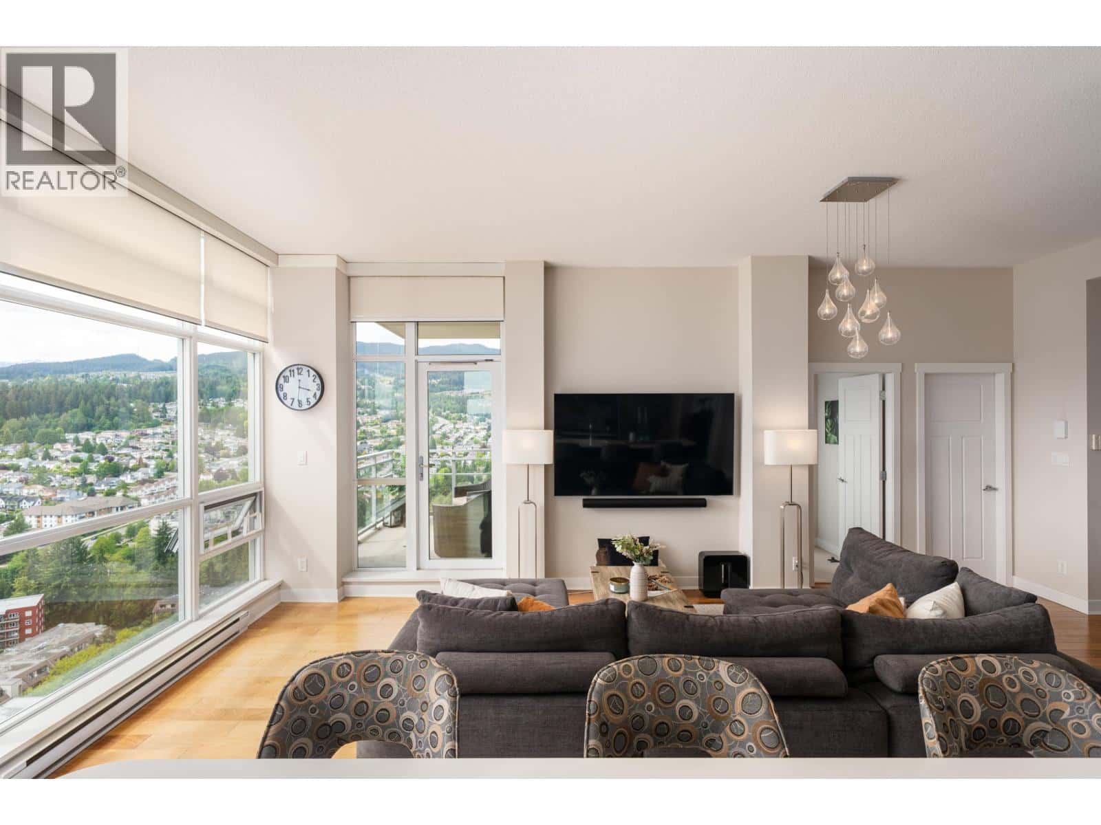 3401 2968 GLEN DRIVE — Coquitlam, British Columbia - Photo 4 of 37