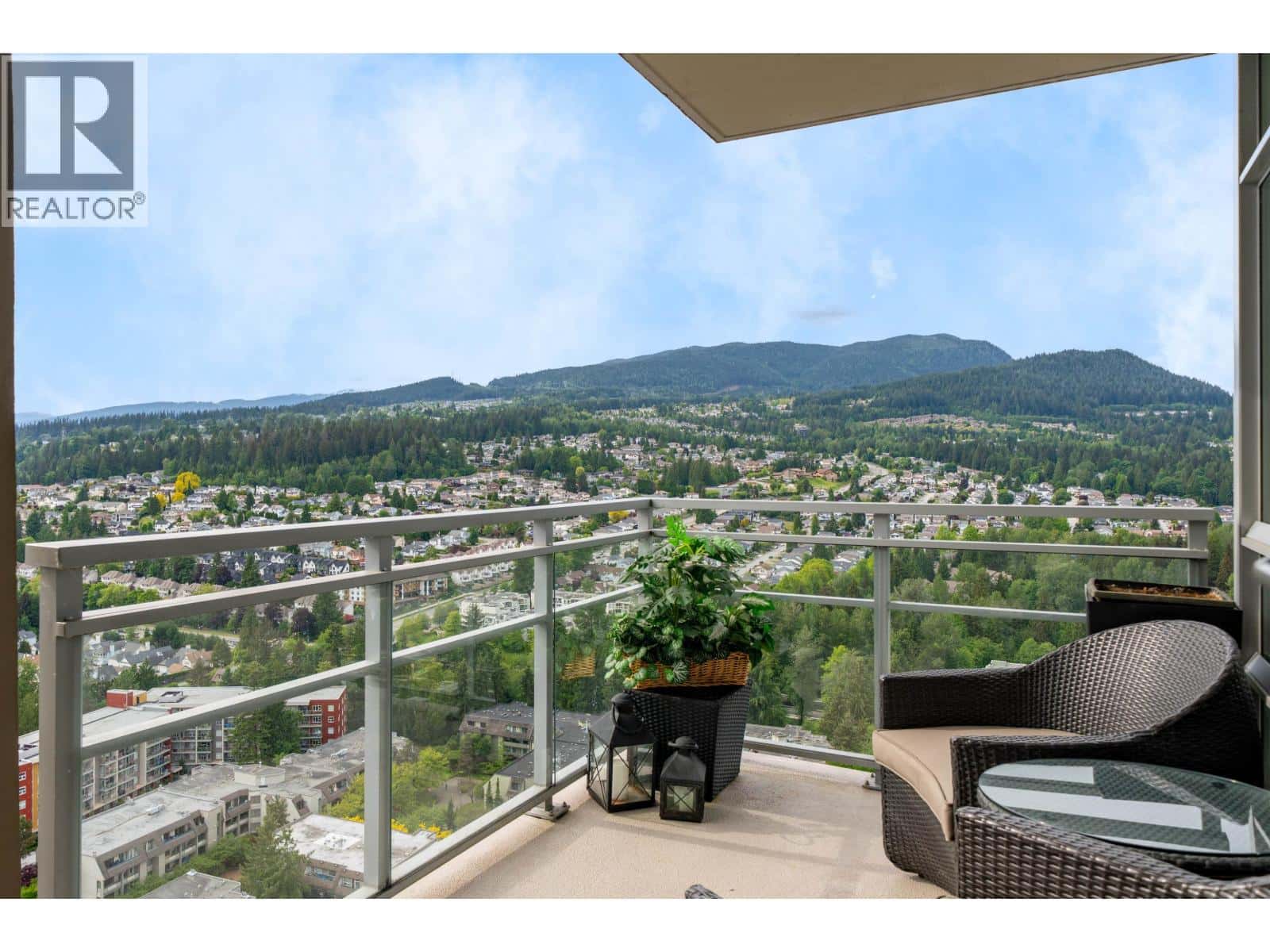 3401 2968 GLEN DRIVE — Coquitlam, British Columbia - Photo 5 of 37