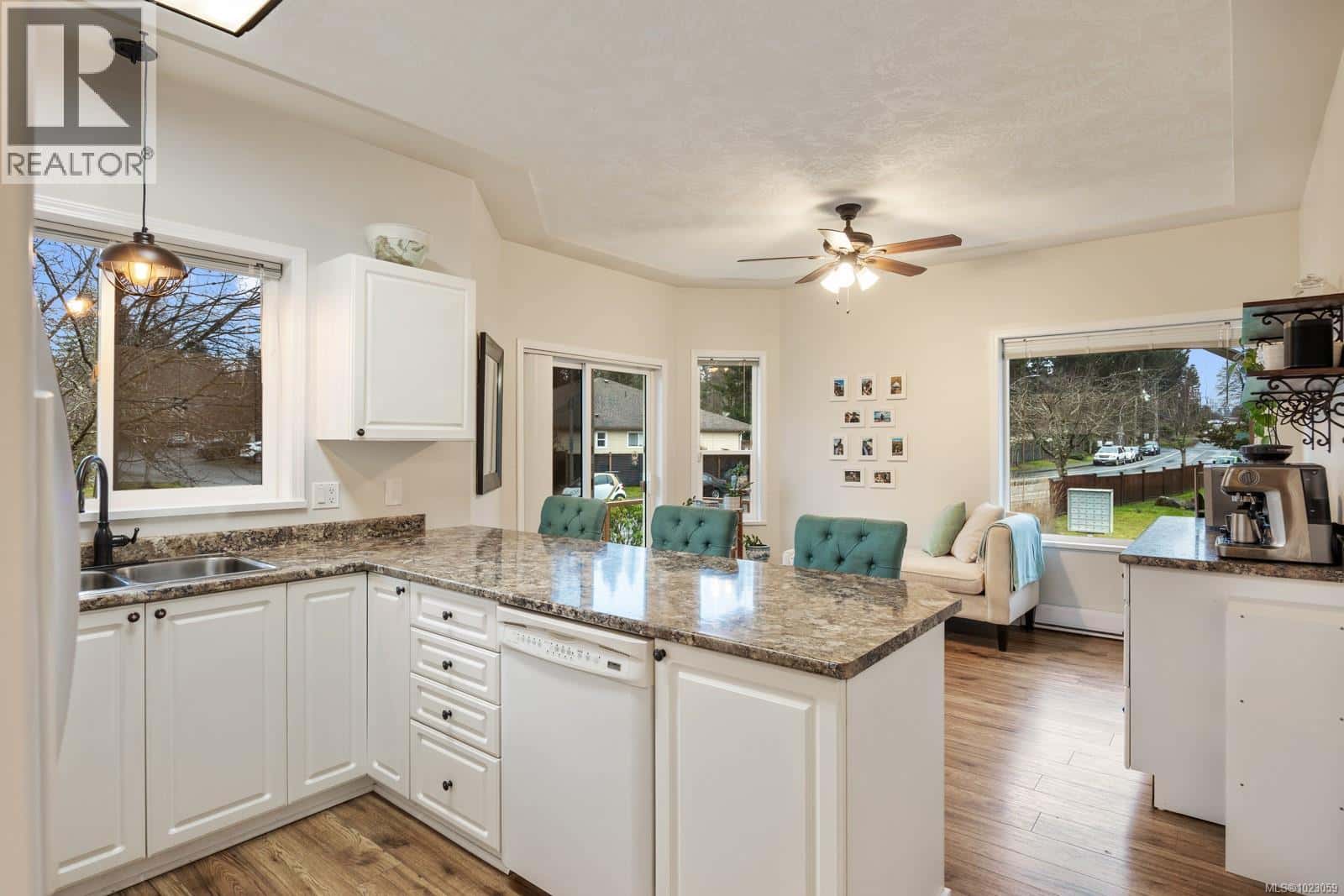 101 2727 1st St — Courtenay, British Columbia - Photo 2 of 44