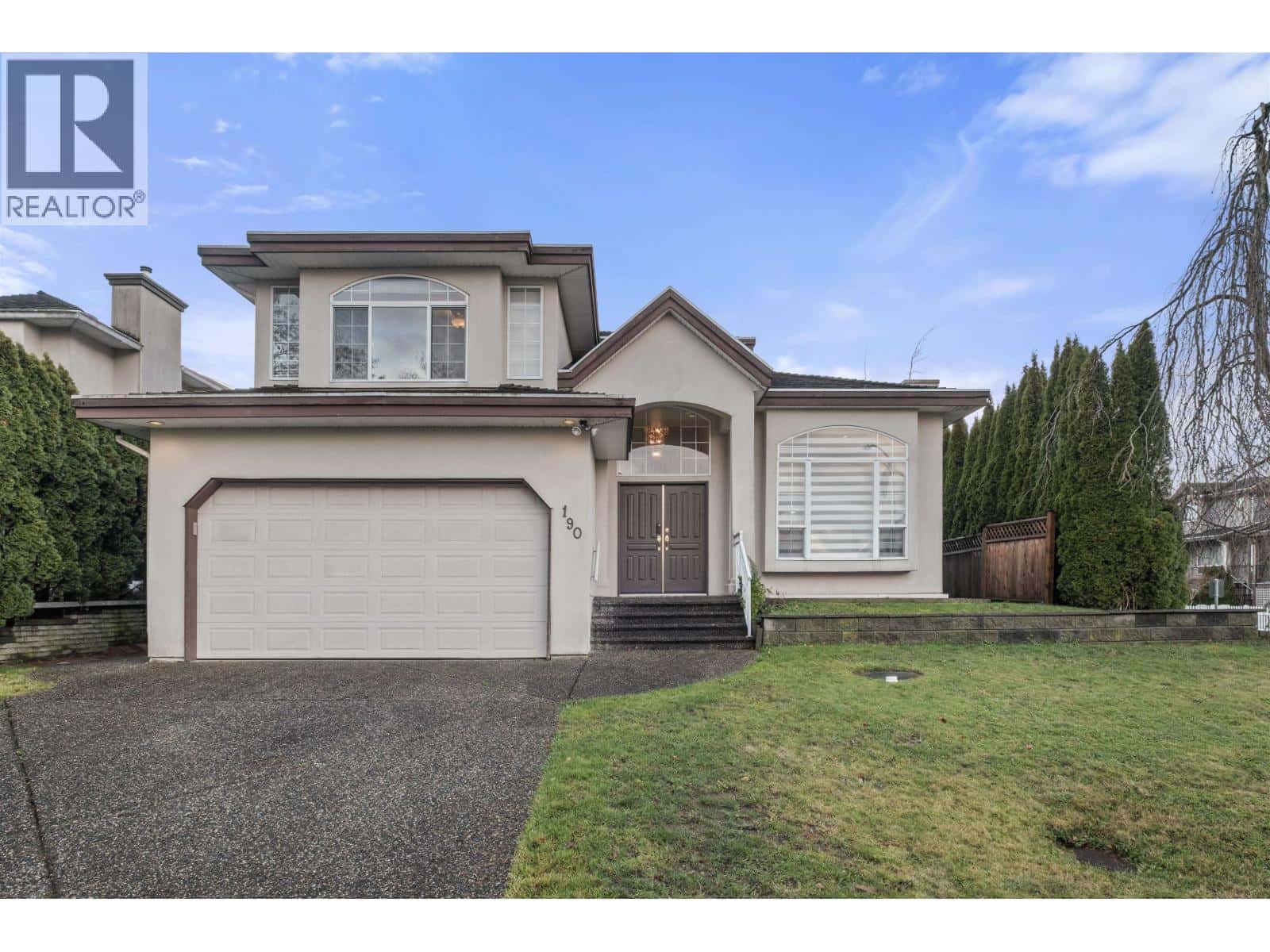 190 SPAGNOL STREET — New Westminster, British Columbia - Photo 2 of 40