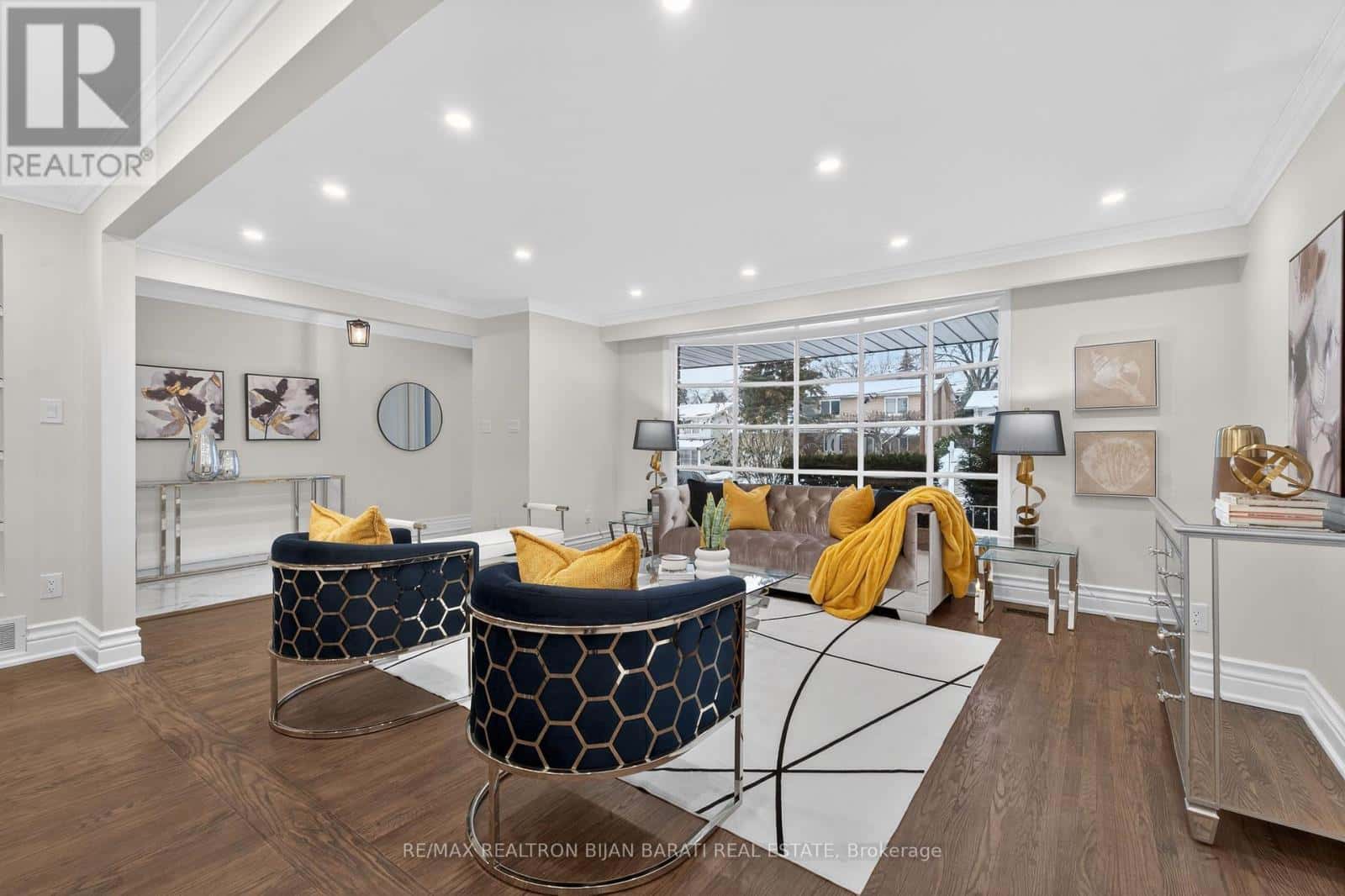 32 COLONNADE ROAD — Toronto (Bayview Woods-Steeles), Ontario - Photo 5 of 49