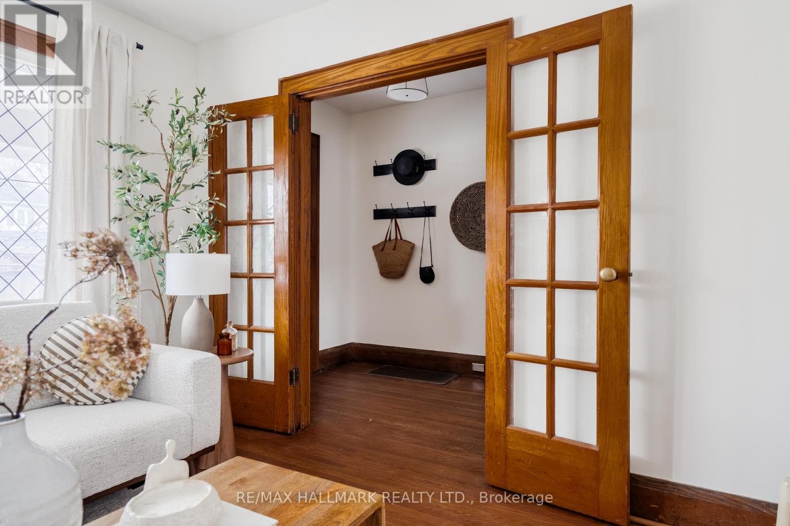 2076 GERRARD STREET E — Toronto (East End-Danforth), Ontario - Main photo