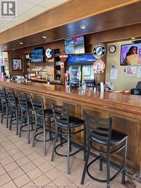 989 FRONT ROAD — LaSalle, Ontario - Photo 2 of 7