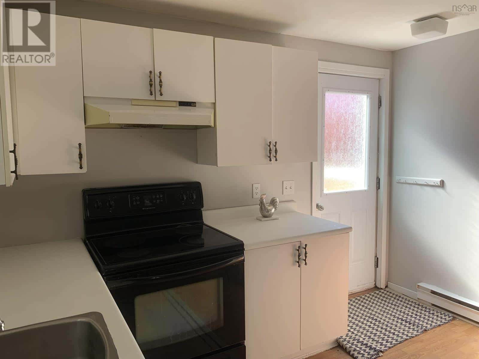 3 Alexander Crescent — Debert, Nova Scotia - Photo 3 of 43