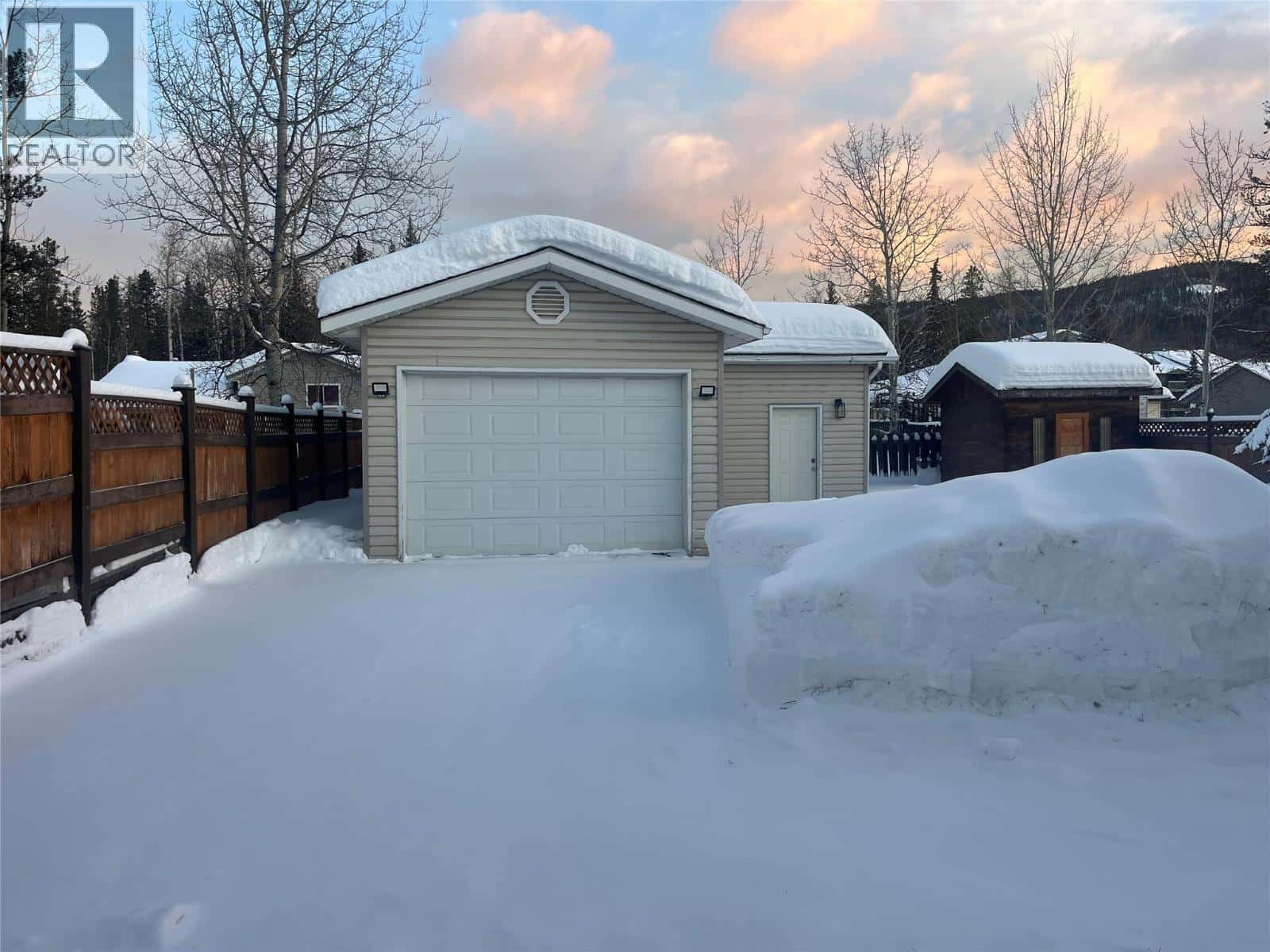 123 BERGERON Drive — Tumbler Ridge, British Columbia - Photo 4 of 25