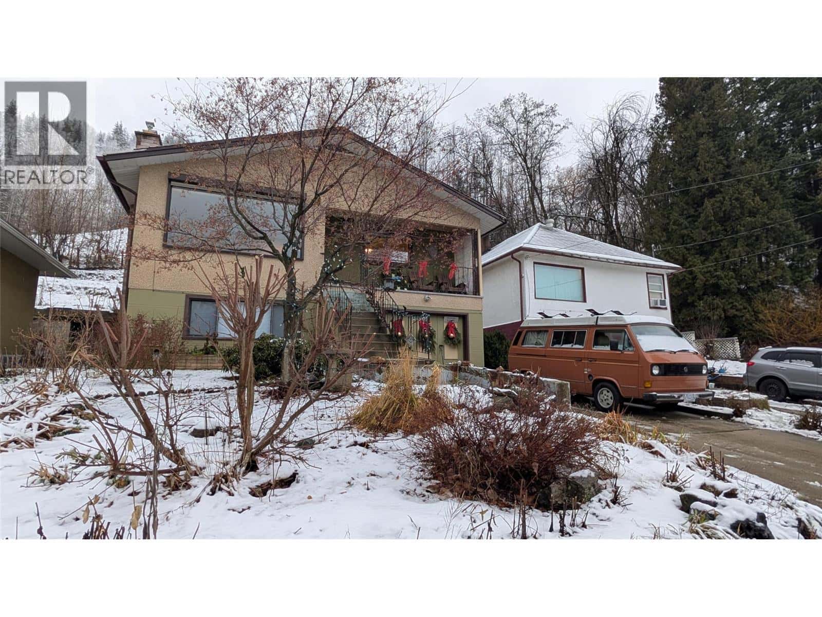 146 Colley Street — Warfield, British Columbia - Photo 3 of 55