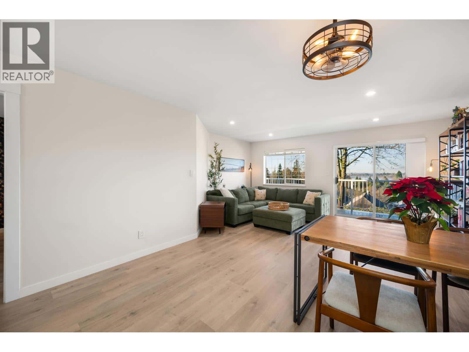 2 11464 FISHER STREET — Maple Ridge, British Columbia - Photo 4 of 40