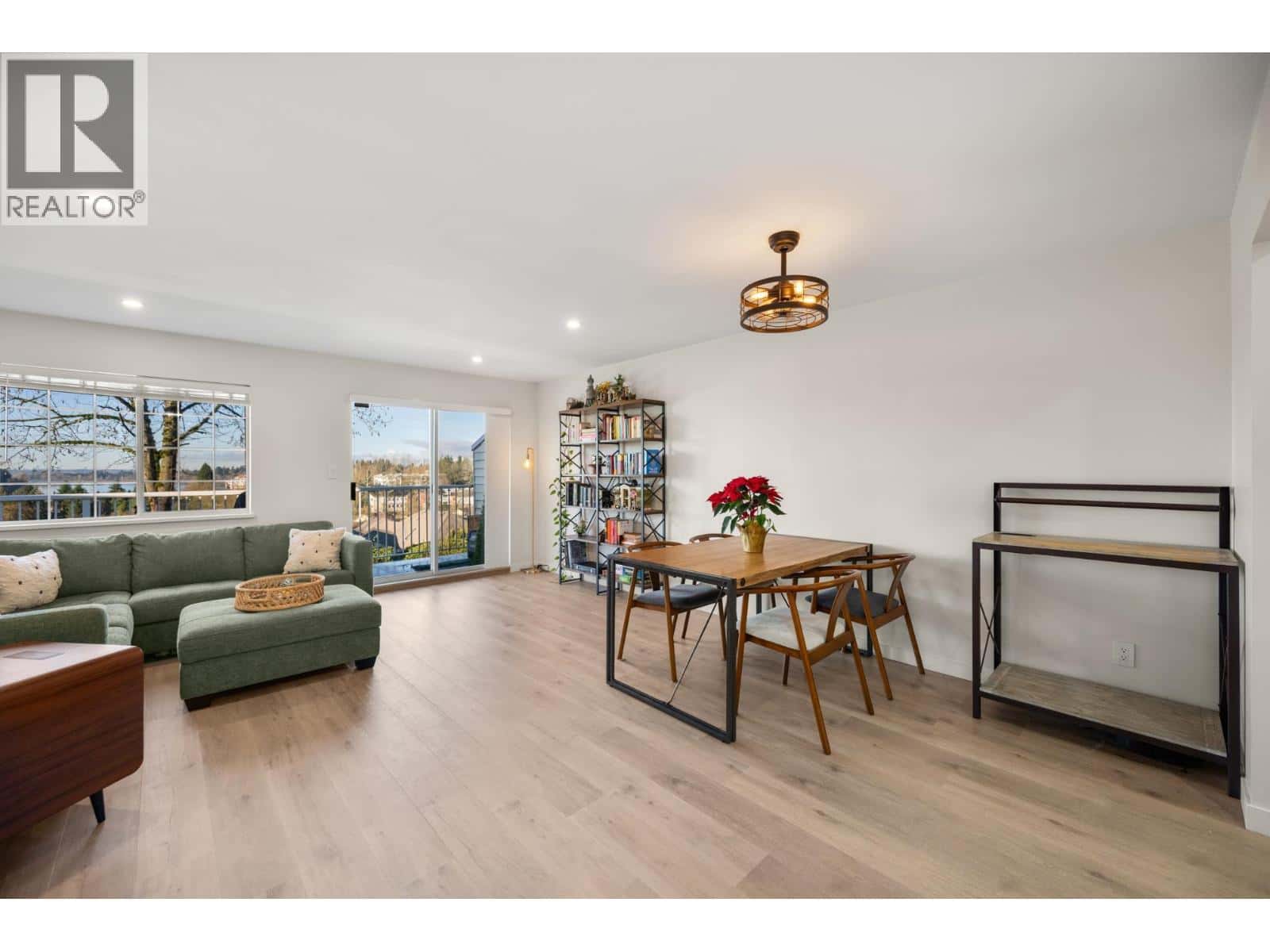 2 11464 FISHER STREET — Maple Ridge, British Columbia - Photo 3 of 40