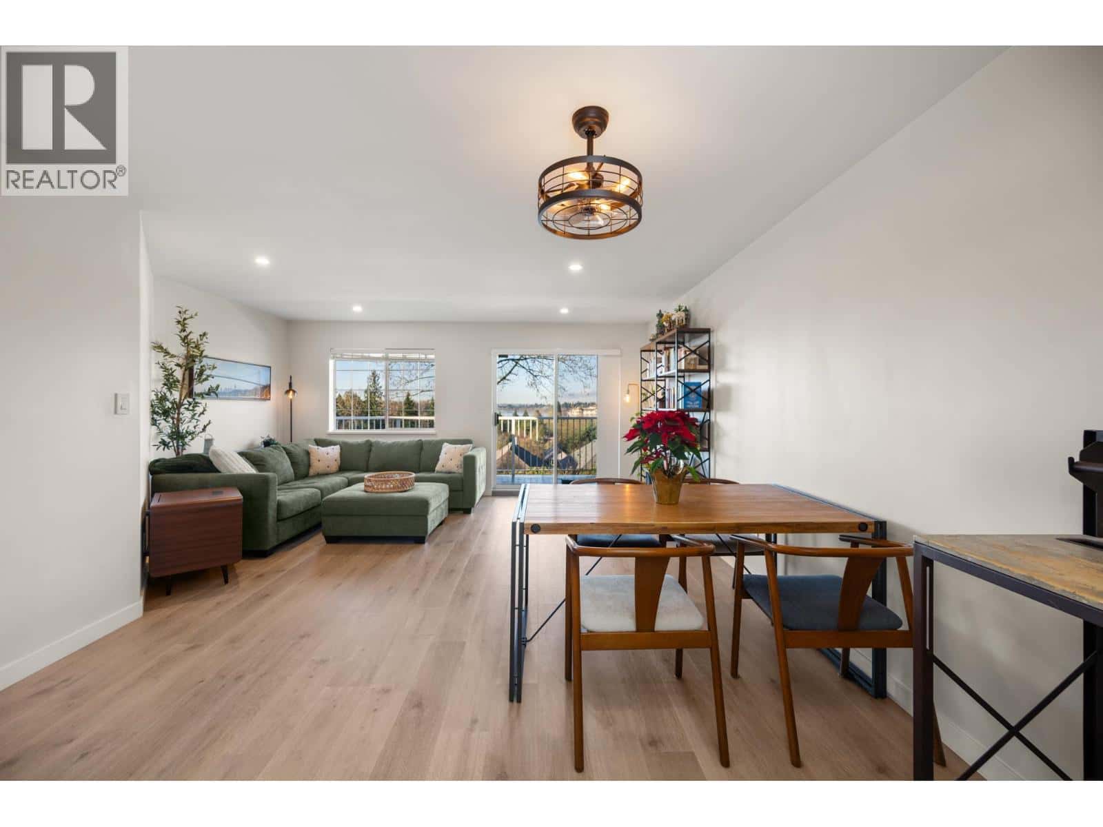 2 11464 FISHER STREET — Maple Ridge, British Columbia - Photo 2 of 40