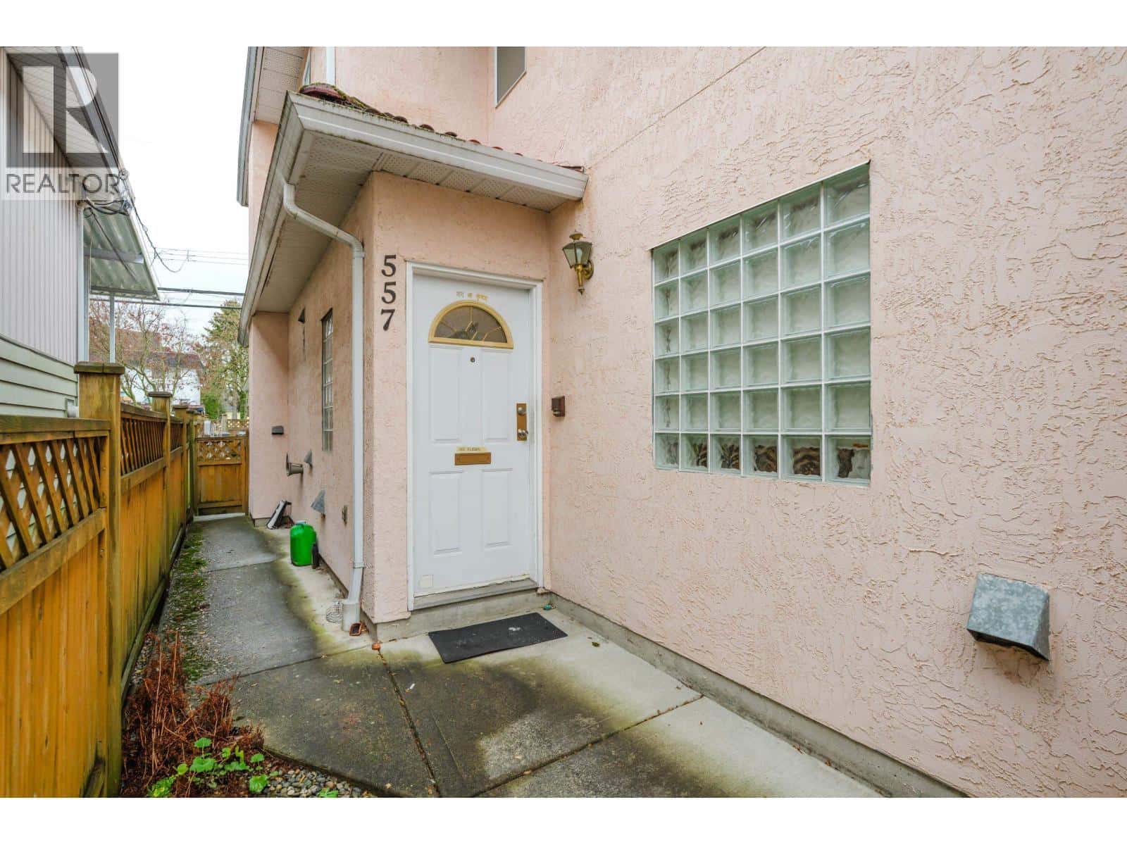 557 E 44TH AVENUE — Vancouver, British Columbia - Photo 3 of 29