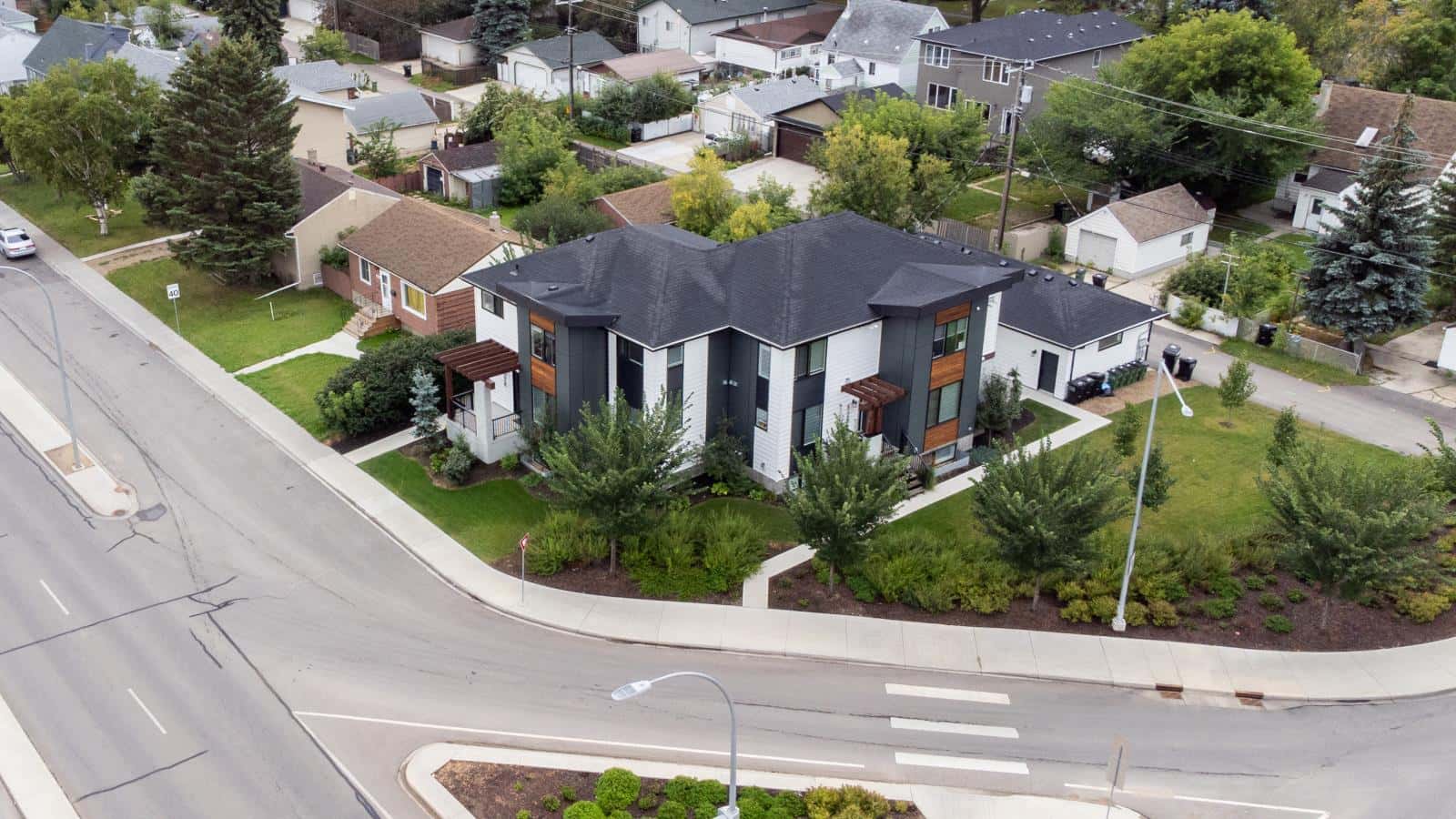 8145 82 Avenue — Edmonton, Alberta - Photo 4 of 25