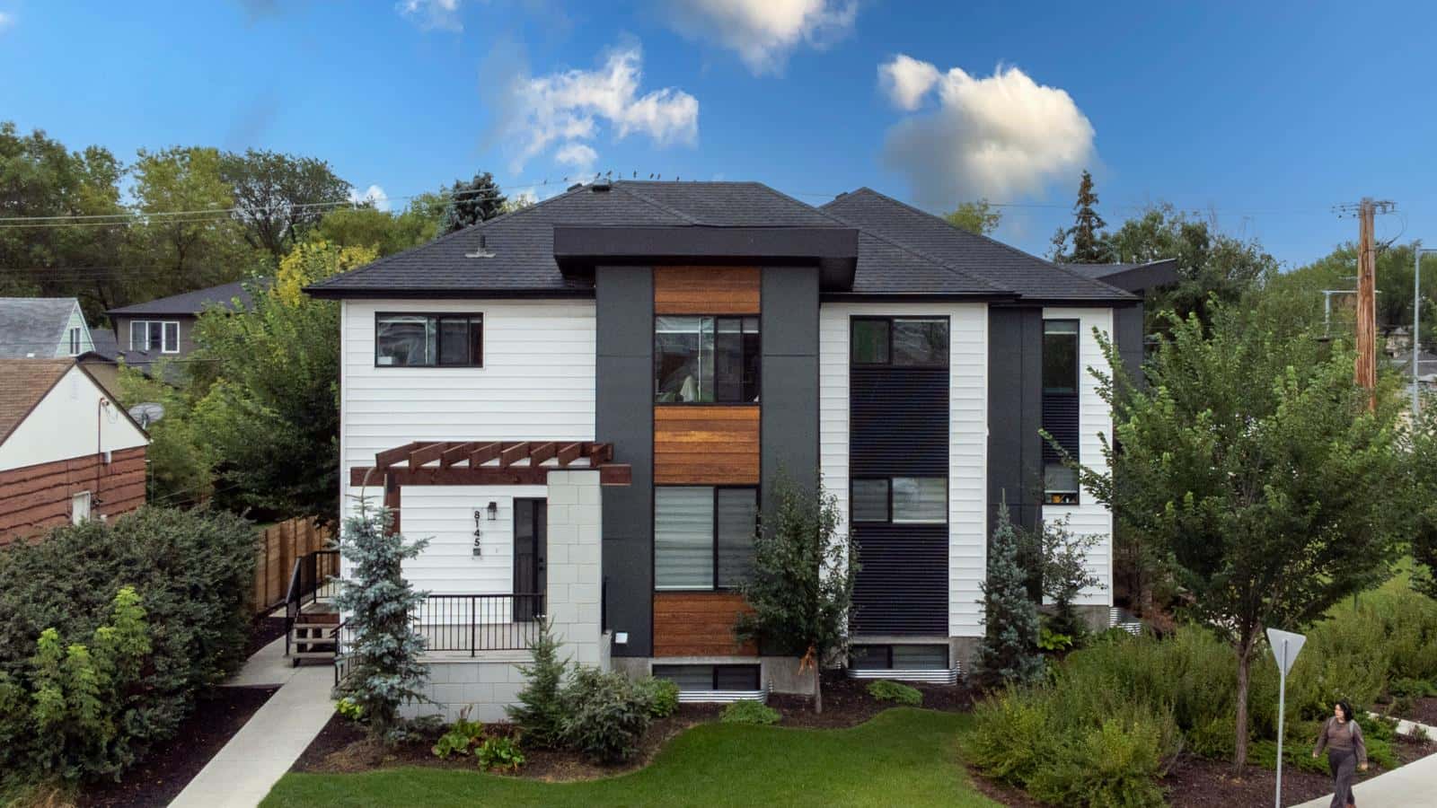 8145 82 Avenue — Edmonton, Alberta - Photo 5 of 25