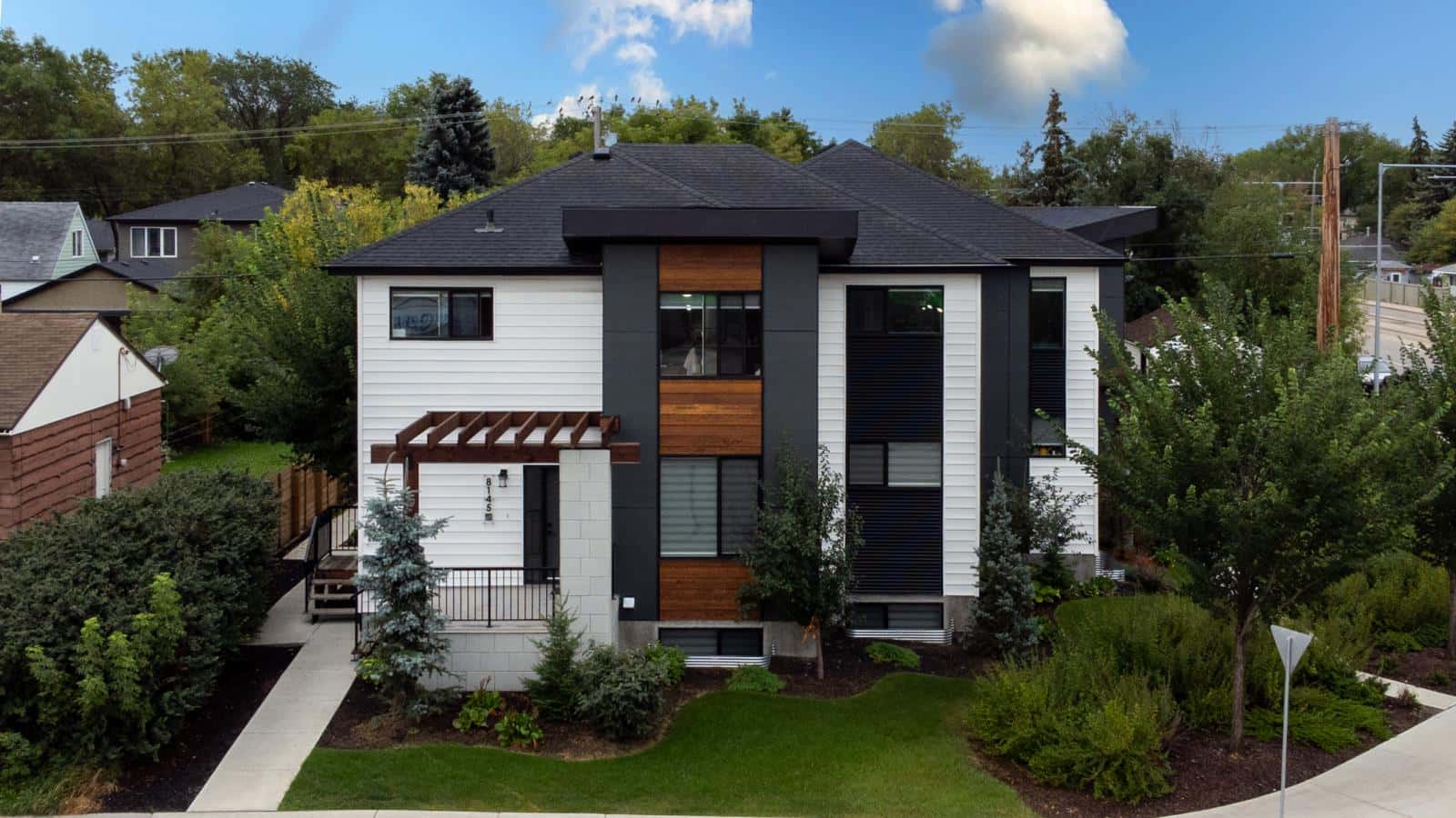 8145 82 Avenue — Edmonton, Alberta - Photo 2 of 25