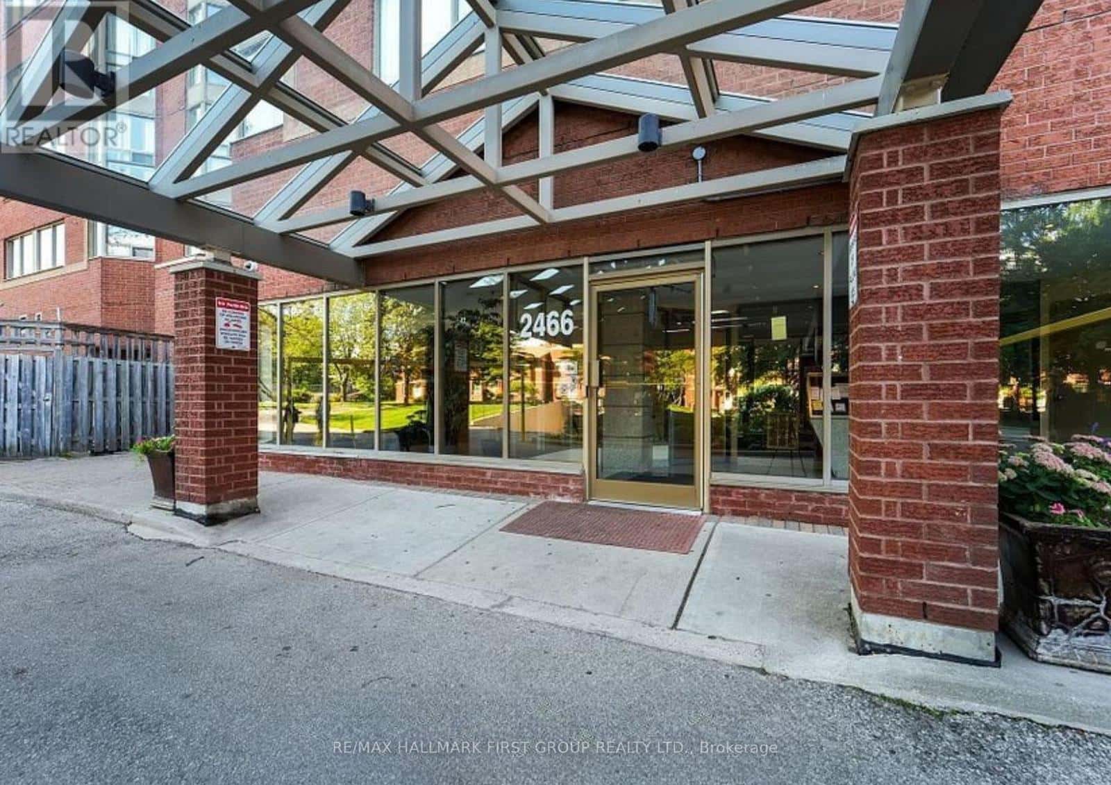 807 - 2466 EGLINTON AVENUE E — Toronto (Eglinton East), Ontario - Photo 2 of 17