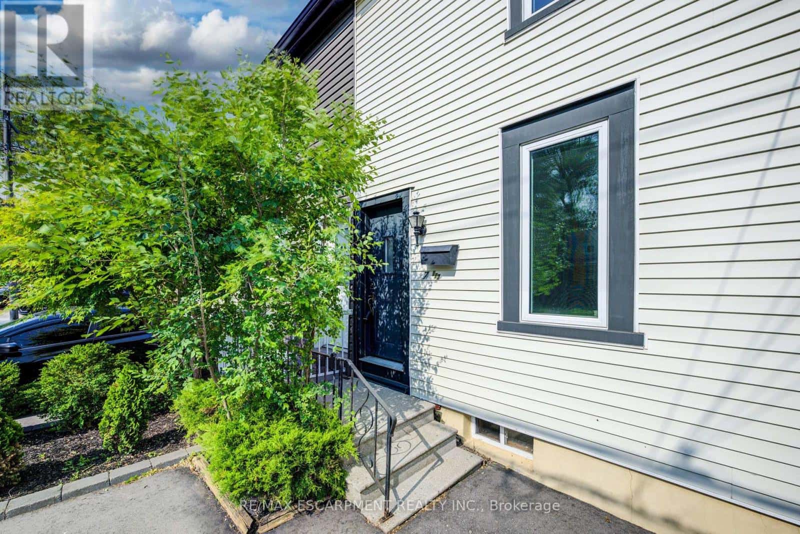 57 1/2 BREADALBANE STREET — Hamilton (Strathcona), Ontario - Photo 4 of 27