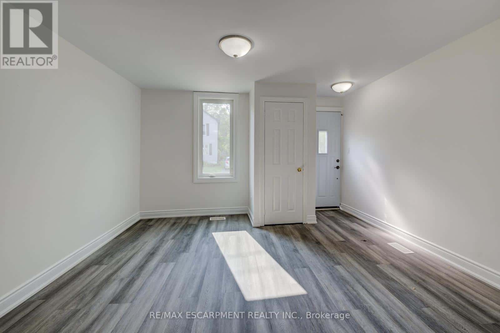 57 1/2 BREADALBANE STREET — Hamilton (Strathcona), Ontario - Photo 5 of 27