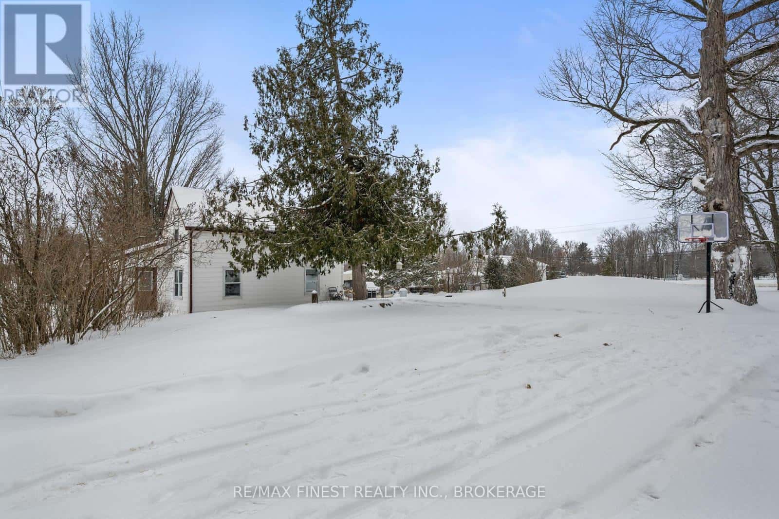 5593 PERTH ROAD CRESCENT — Frontenac (Frontenac South), Ontario - Photo 2 of 35